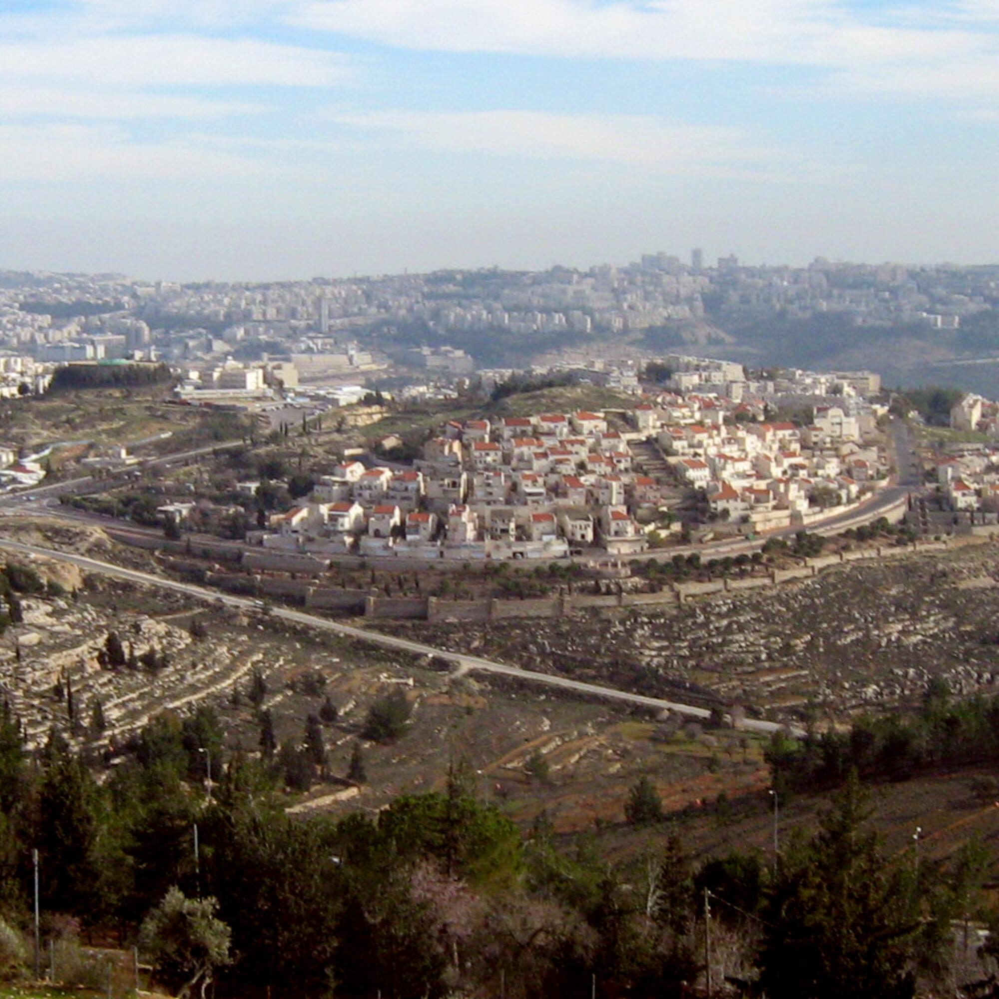 Los asentamientos ilegales de Ramot, en el norte de Jerusalén.