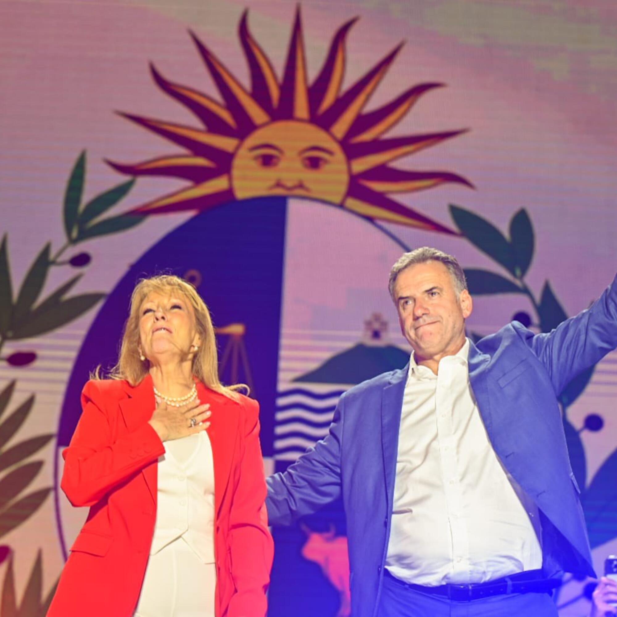 Yamandú Orsi y Carolina Cosse, elegidos presidente y vicepresidente de Uruguay este 24 de noviembre.