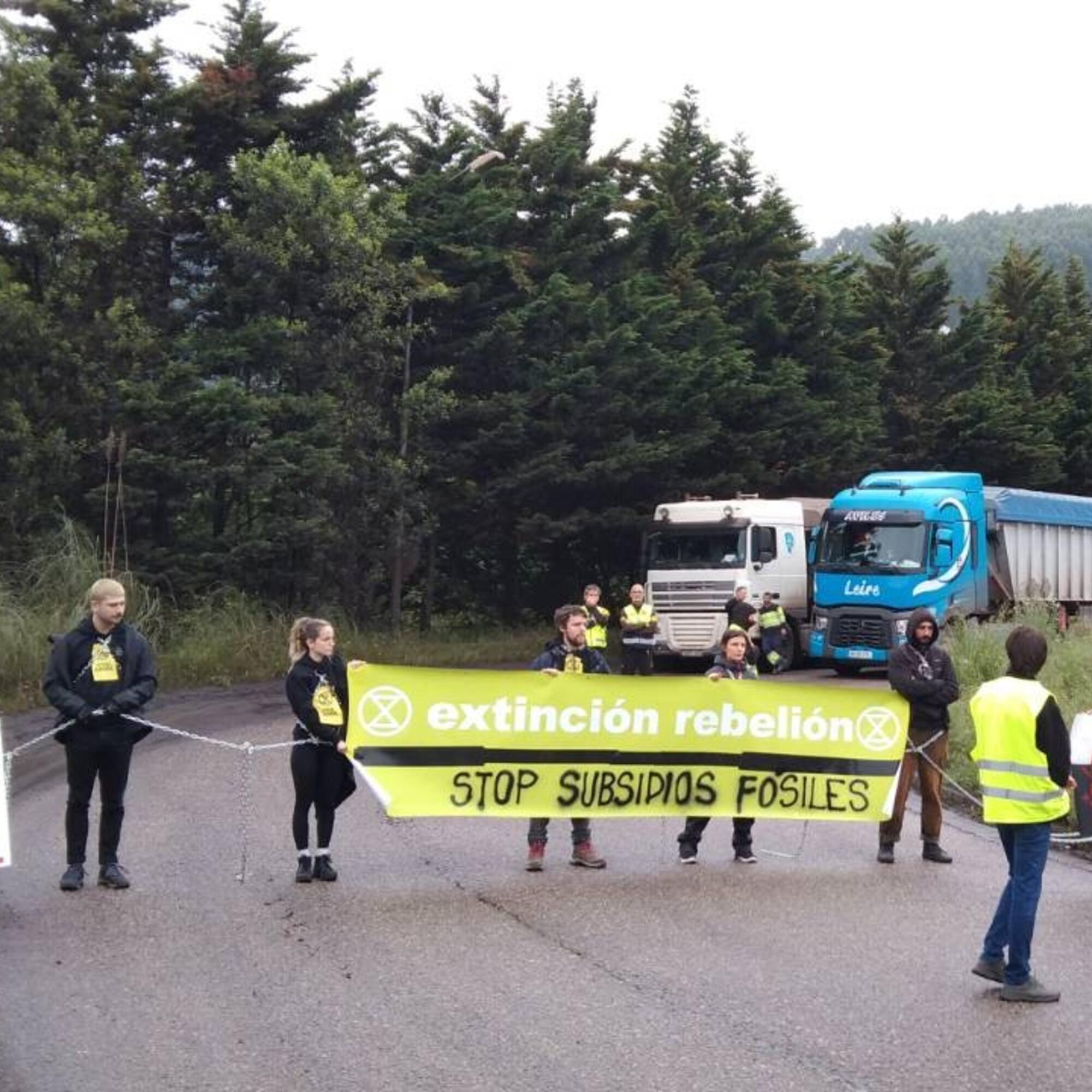 Acción de Rebelión o Extinción en la fábrica de acero de Arcelor-Mittal en Gijón. Foto: XR