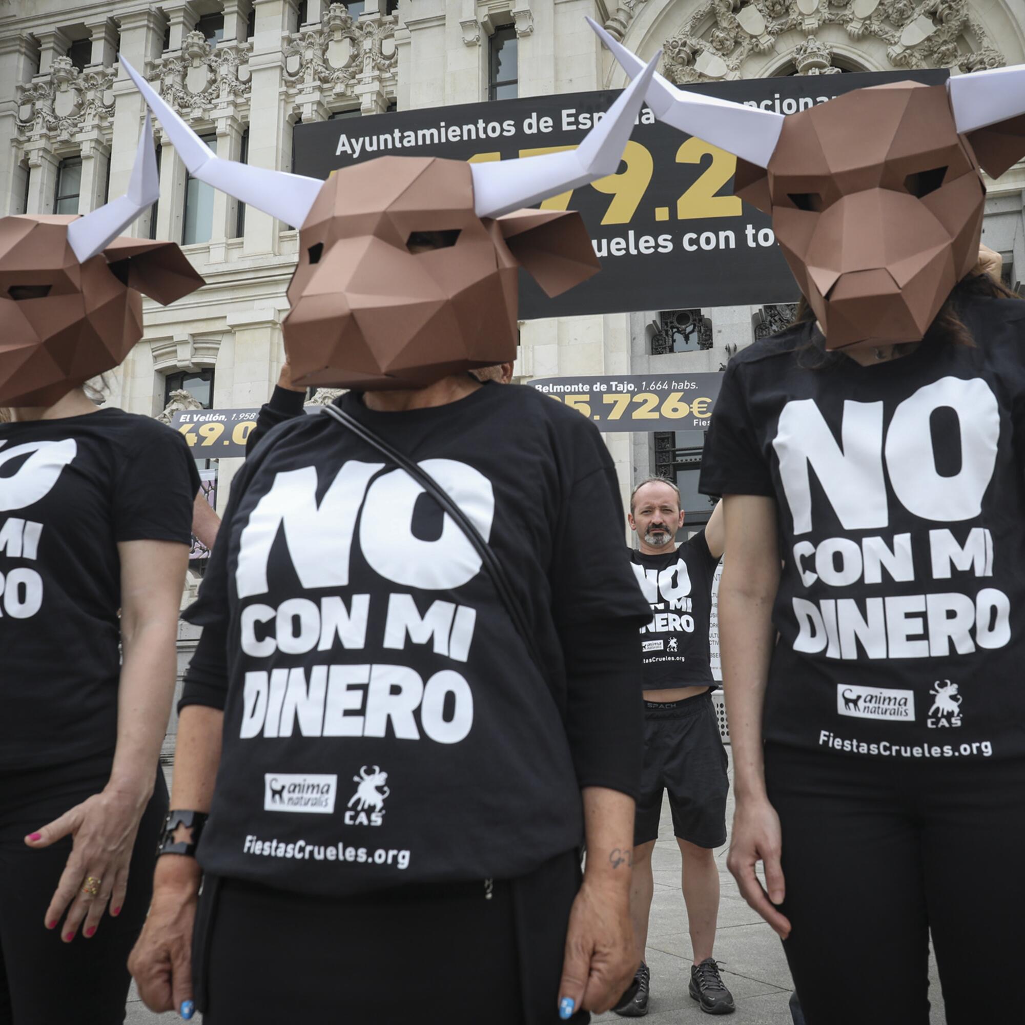 Concentración antitaurina frente al Ayuntamiento de Madrid - 3