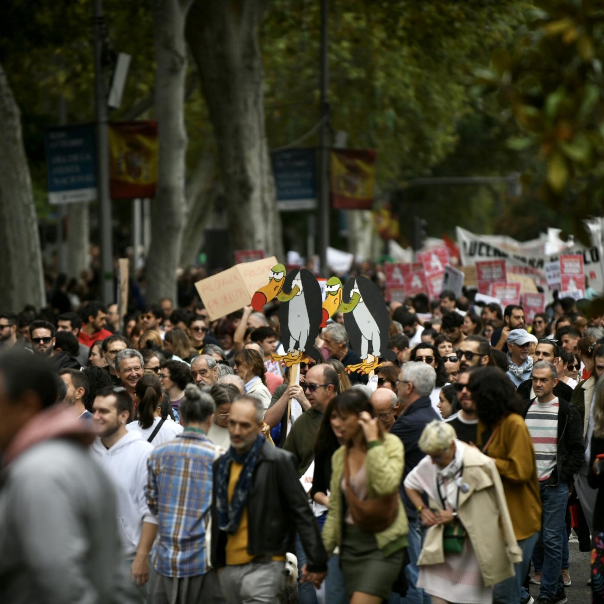 Decenas de miles de personas tomaron Madrid el 13 de octubre de 2024 para protestar por la falta de medidas para contener los precios del alquiler. - 6