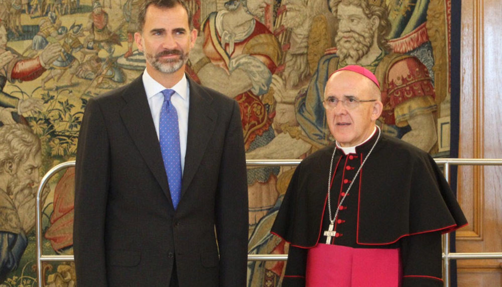 Carlos Osorio, arzobispo de Madrid y presidente del patronato de Fusara, junto con Felipe de Borbón.