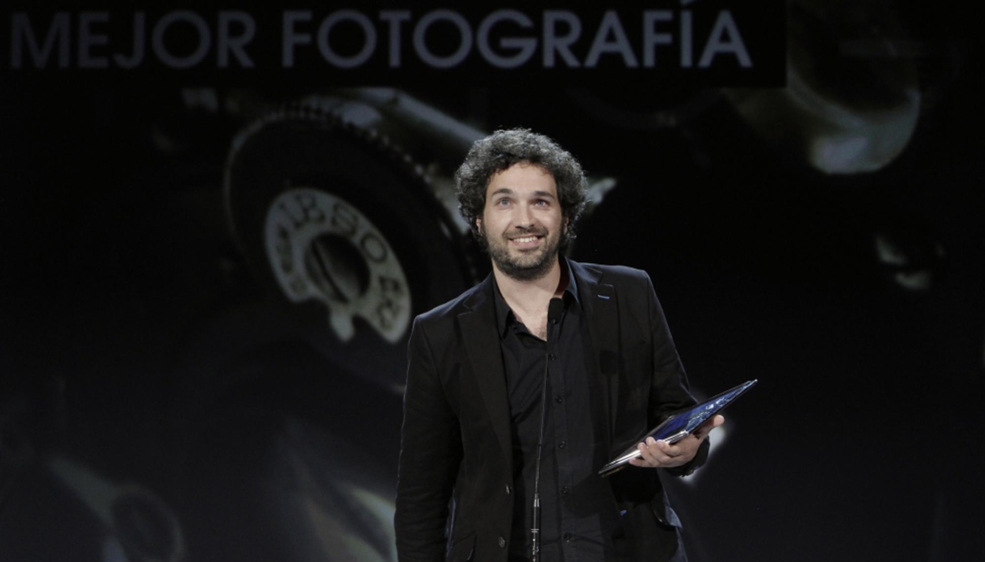 Pau Esteve Birba recogiendo el Goya a Mejor Fotografía 