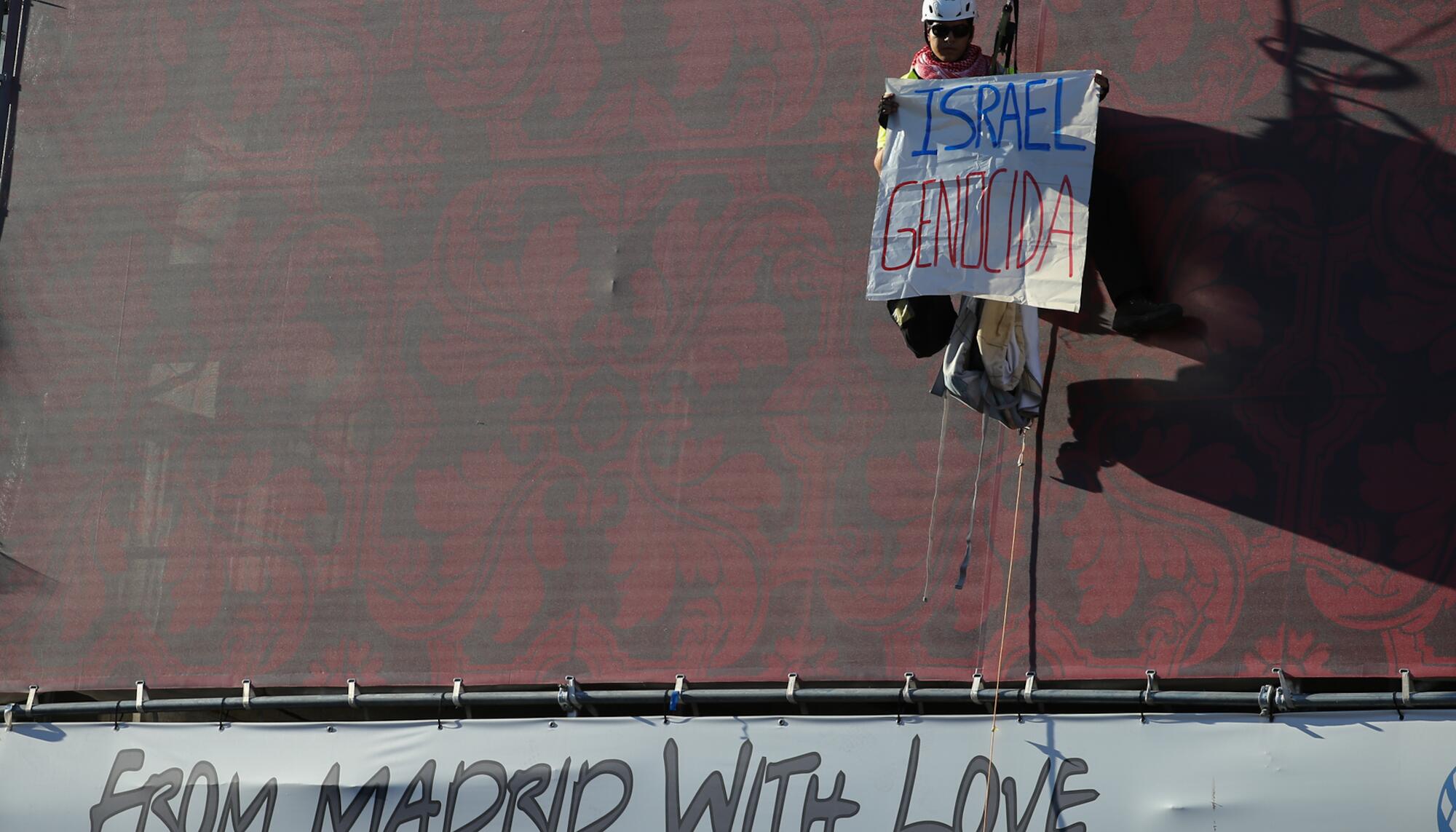 Acción de desobediencia civil en Sol el 30 de mayo de 2024 por la ruptura de relaciones de universidades con Israel. - 5