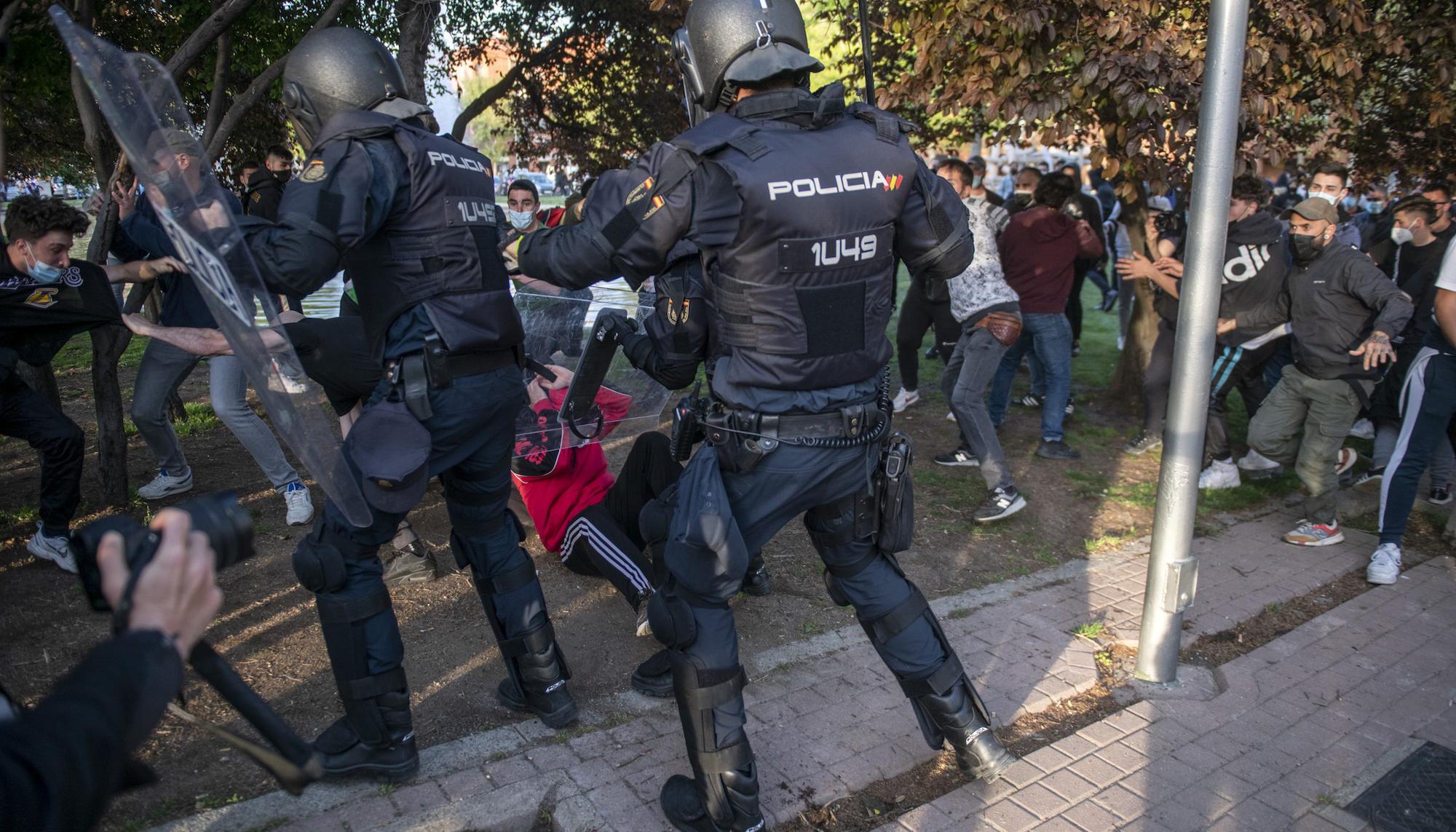 Mitín de Vox en Vallecas y carga policial - 22