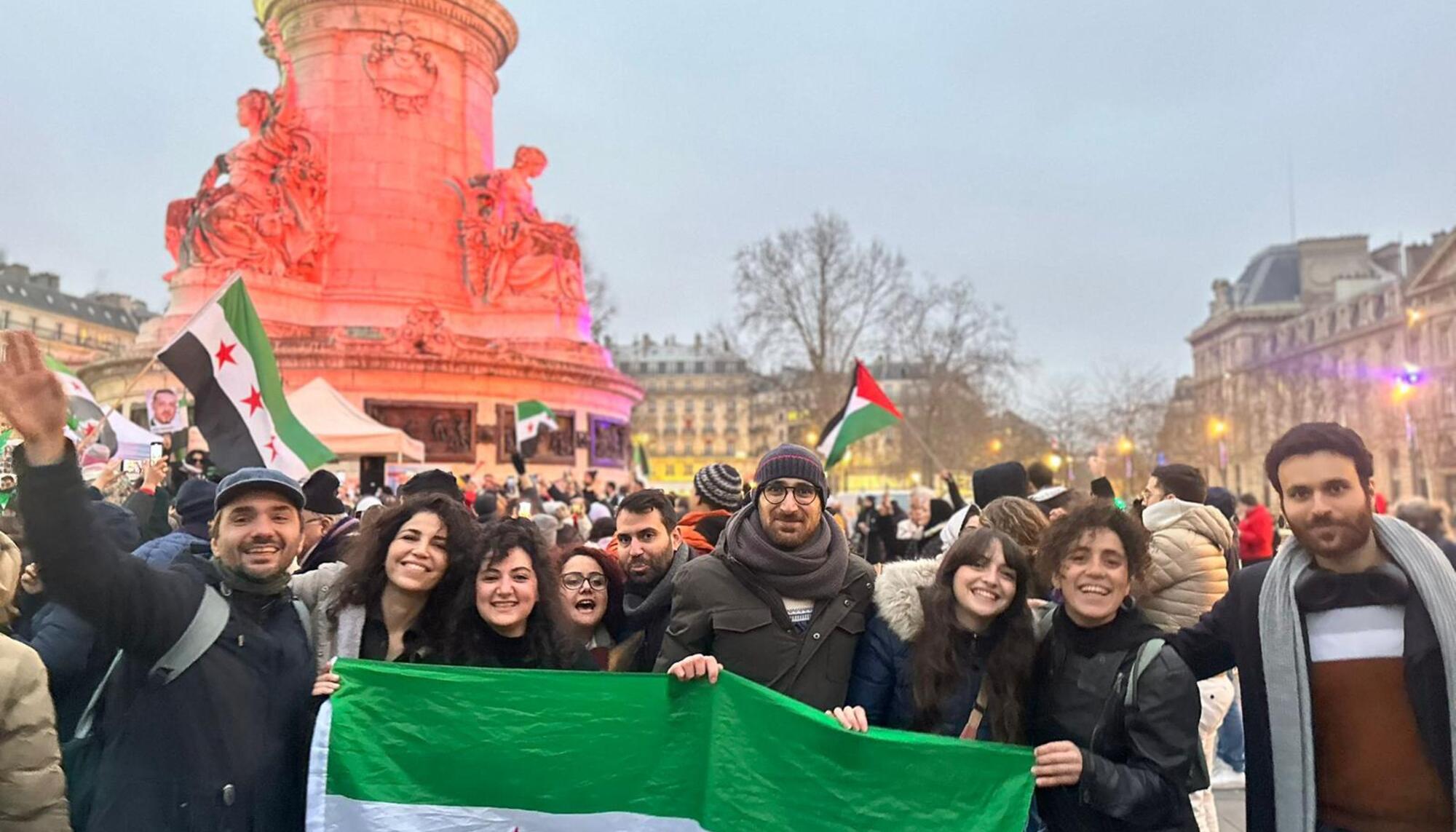 El exilio sirio en París celebra la caída del Gobierno de Bashar al-Assad.