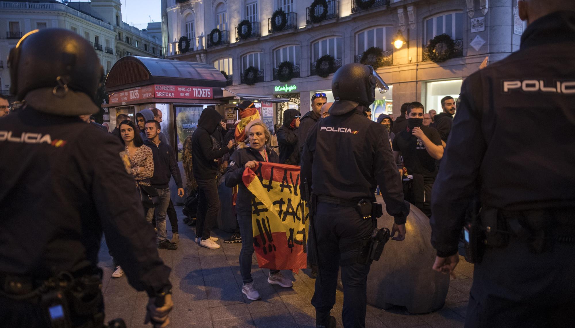 Concentración en la Puerta del Sol de Madrid en apoyo al pueblo catalán - 7