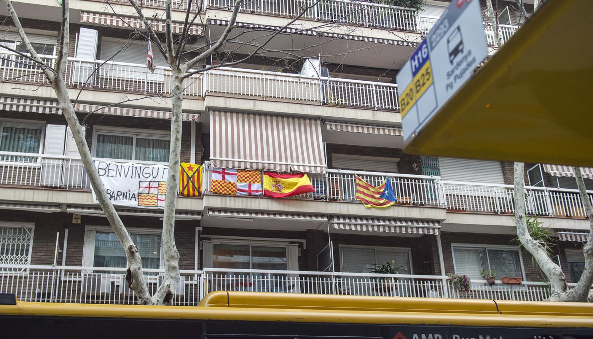 Balcones Tabarnia Barcelona Banderas
