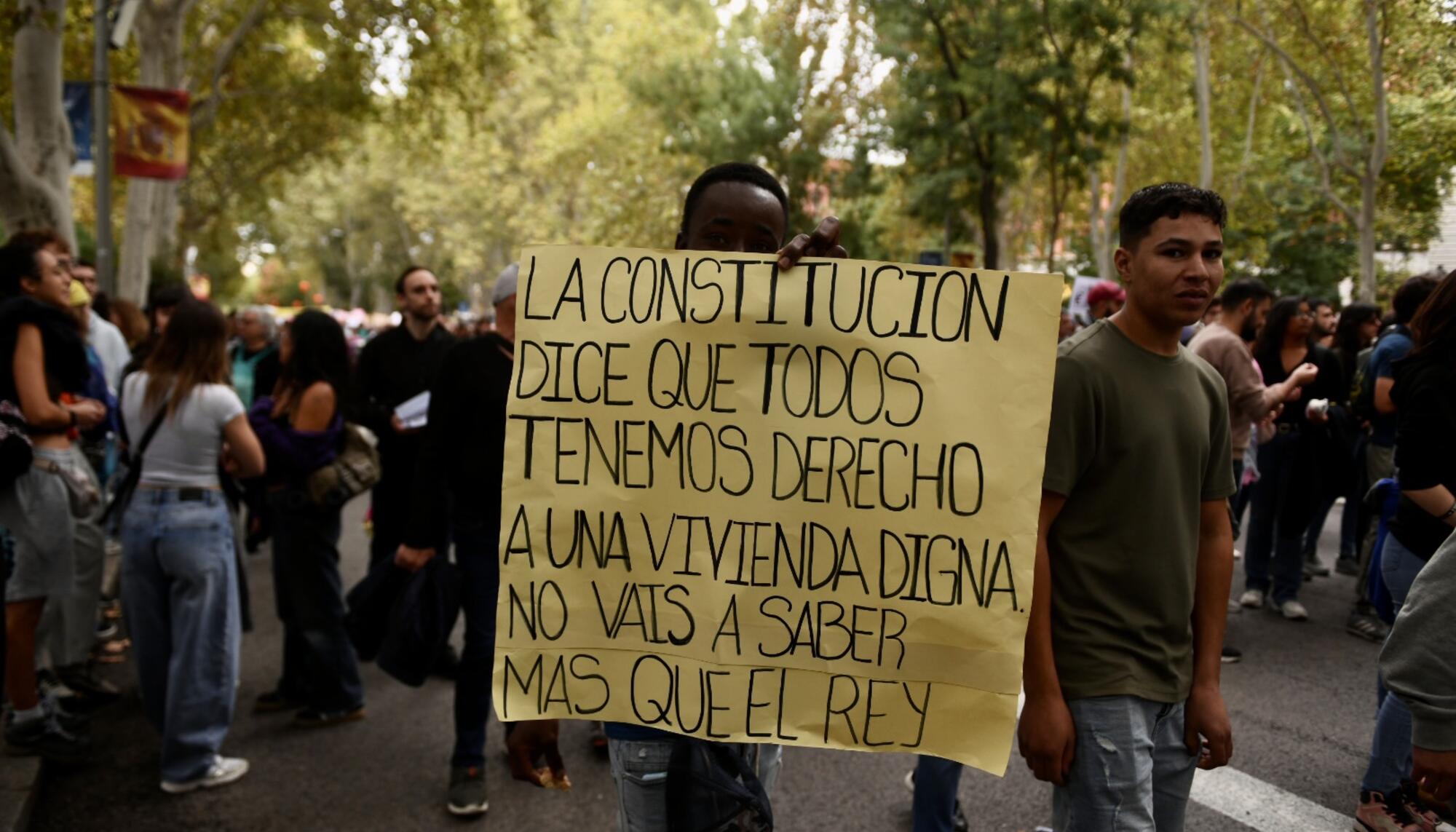 Decenas de miles de personas tomaron Madrid el 13 de octubre de 2024 para protestar por la falta de medidas para contener los precios del alquiler. - 2