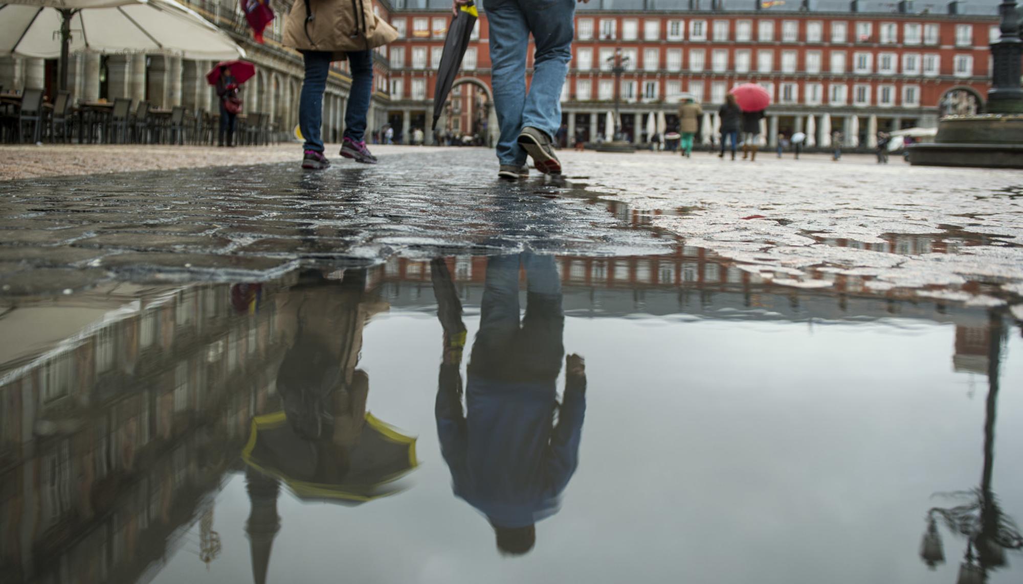 Lluvia en la Plza Mayor de Madrid 