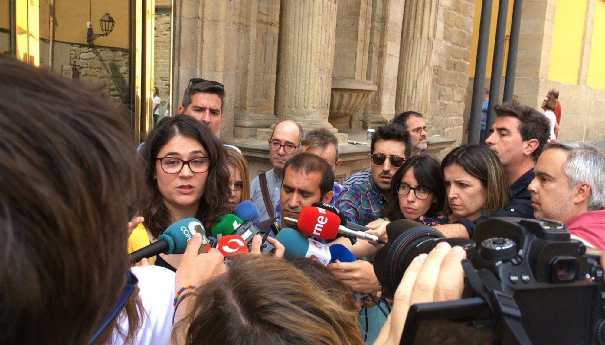 Raquel Romero a la salida del parlamento