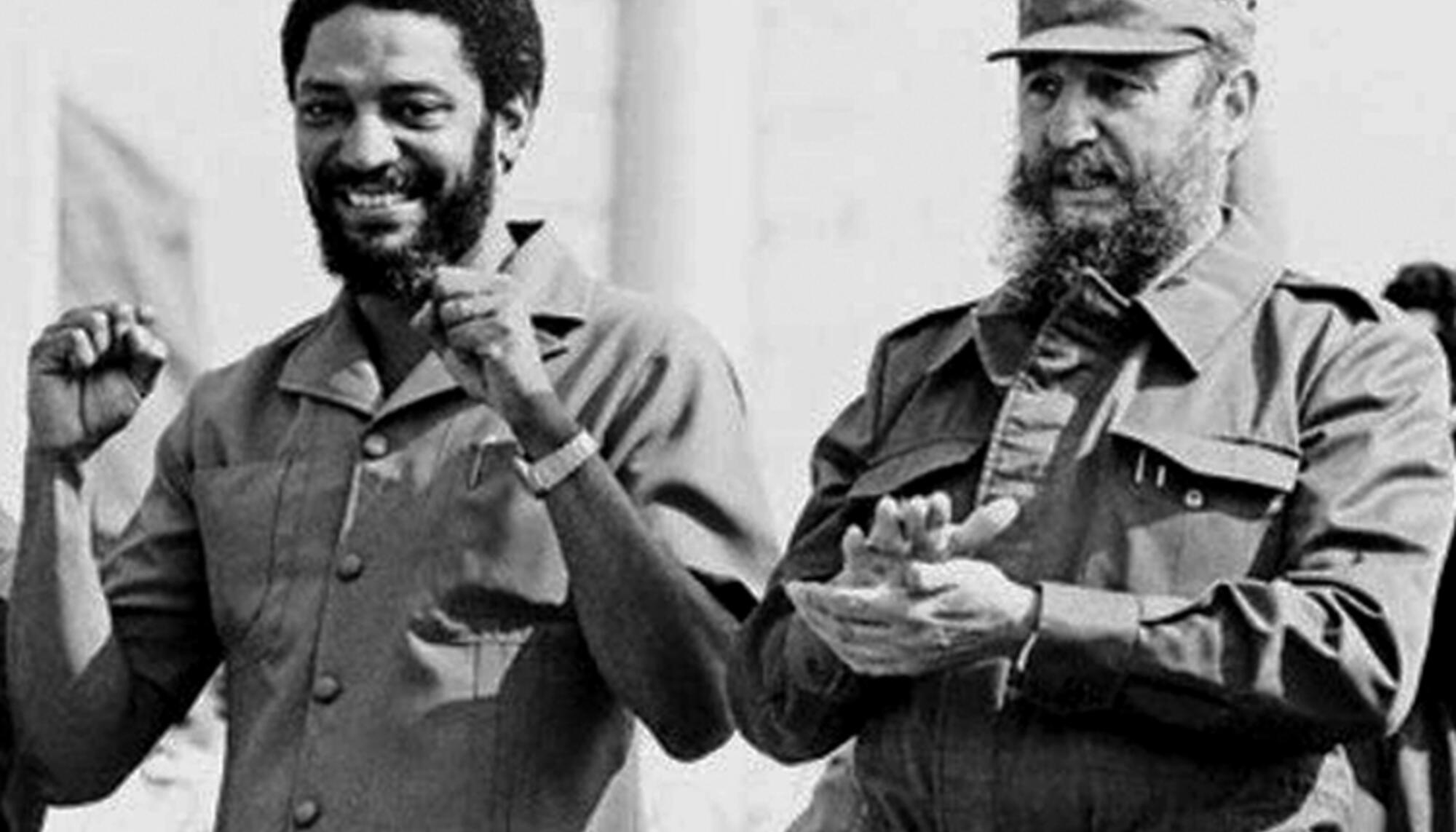 Maurice Bishop, líder de revolución en Granada, con Fidel Castro el 1 de Mayo de 1980 en Cuba.