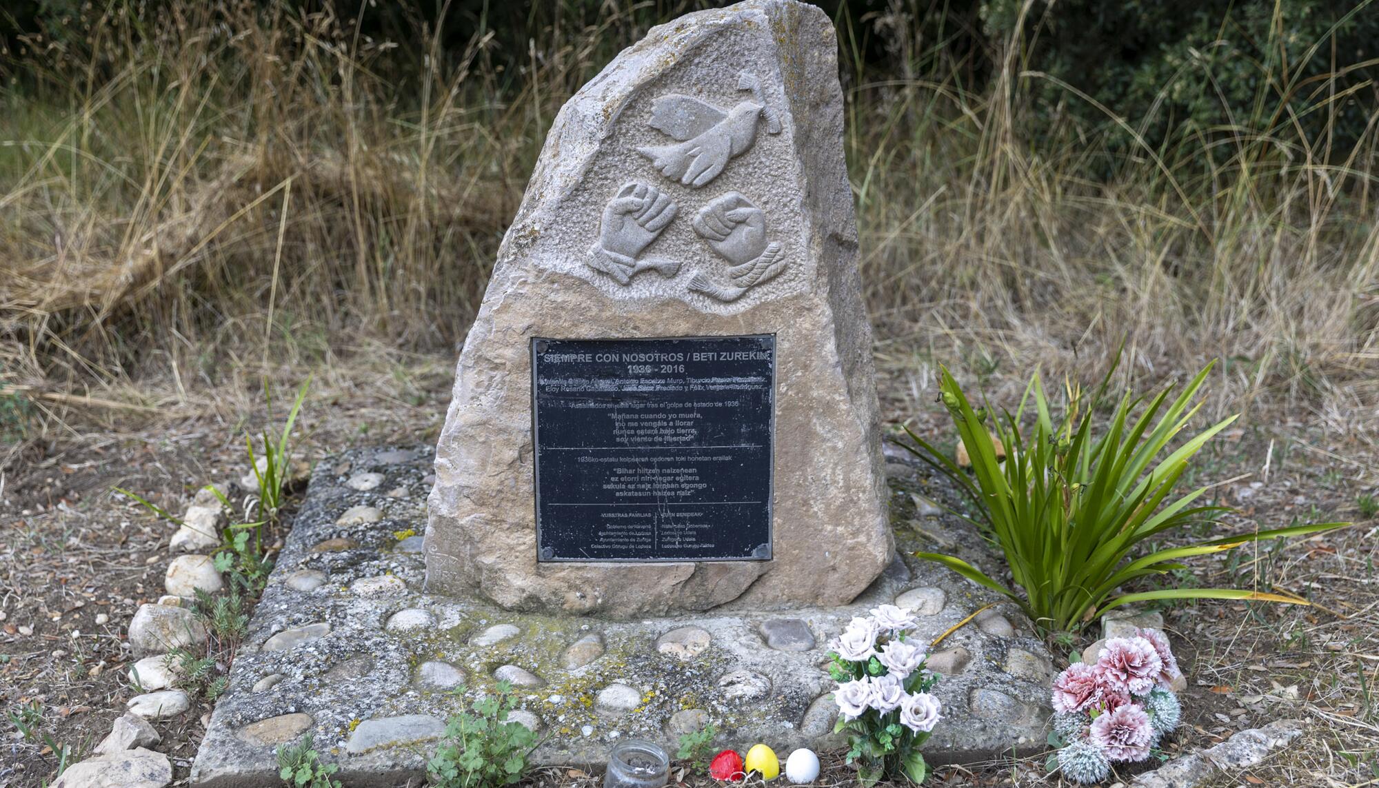 Monumento a asesinados Guerra Civil Zúñiga