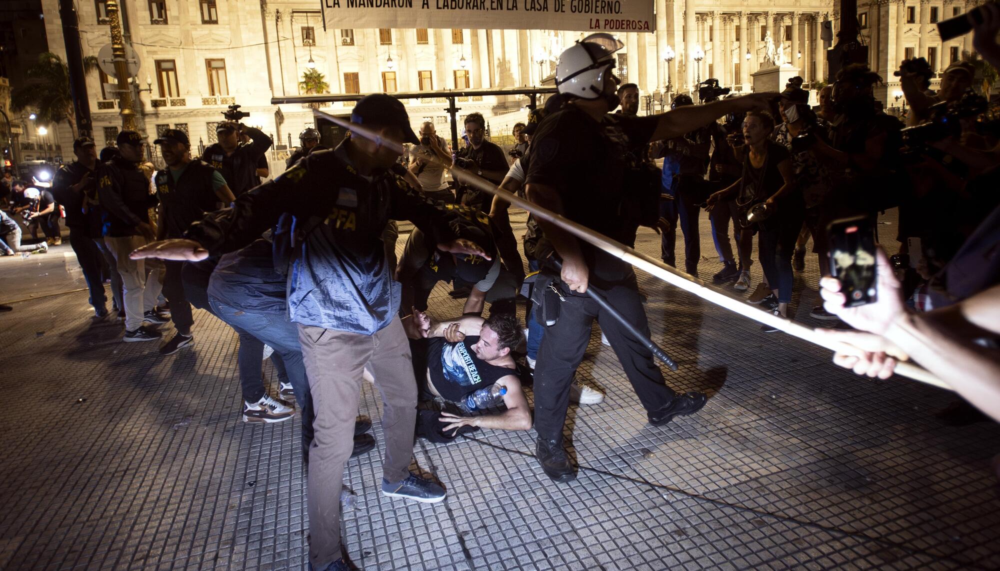 Protesta contra la ley Ómnibus de Javier Miley en Argentina en febrero de 2024 - 6