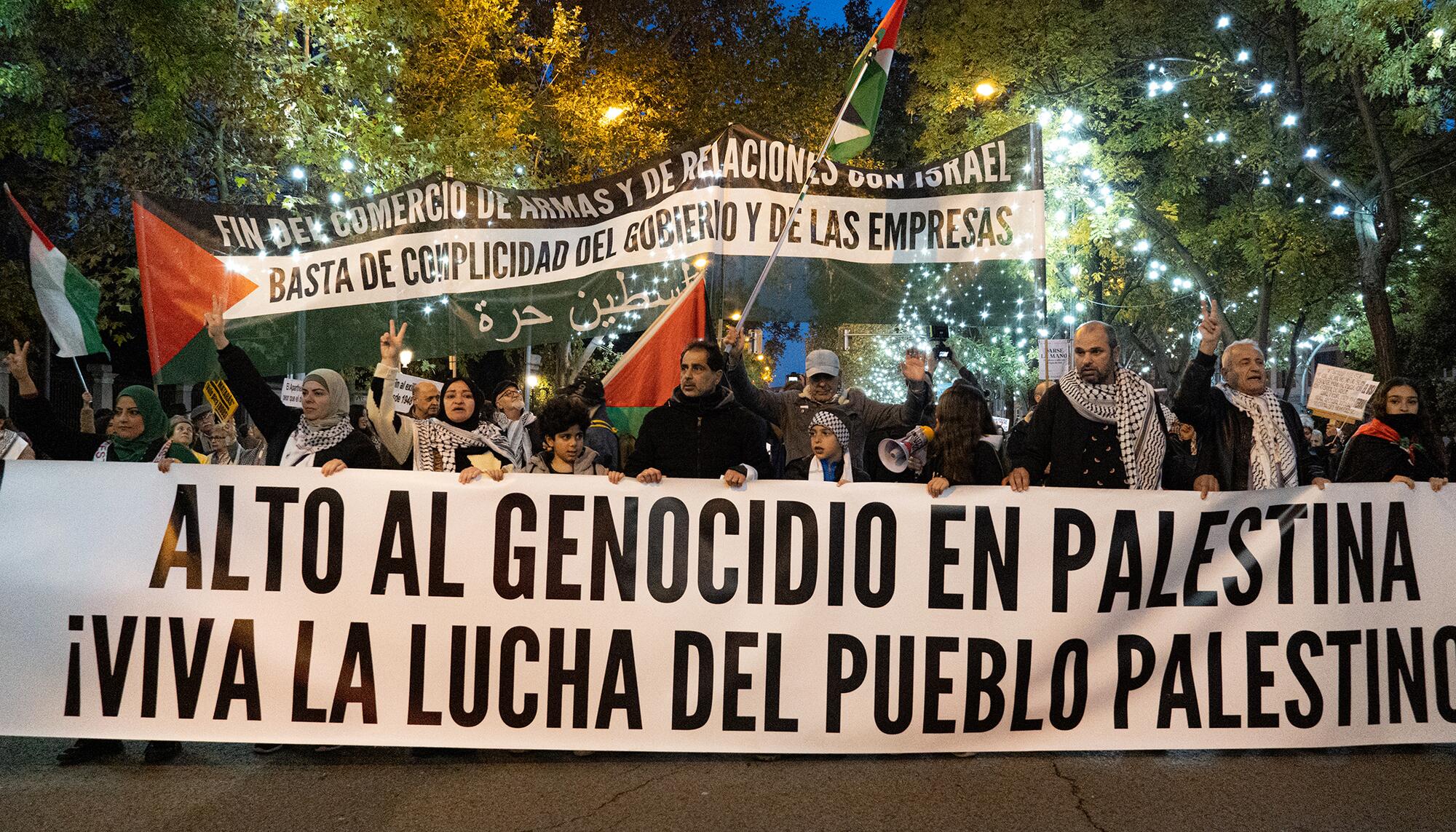 La manifestación convocada por la Red de Solidaridad contra la Ocupación de Palestina (Rescop) recorrió las calles del centro de Madrid.