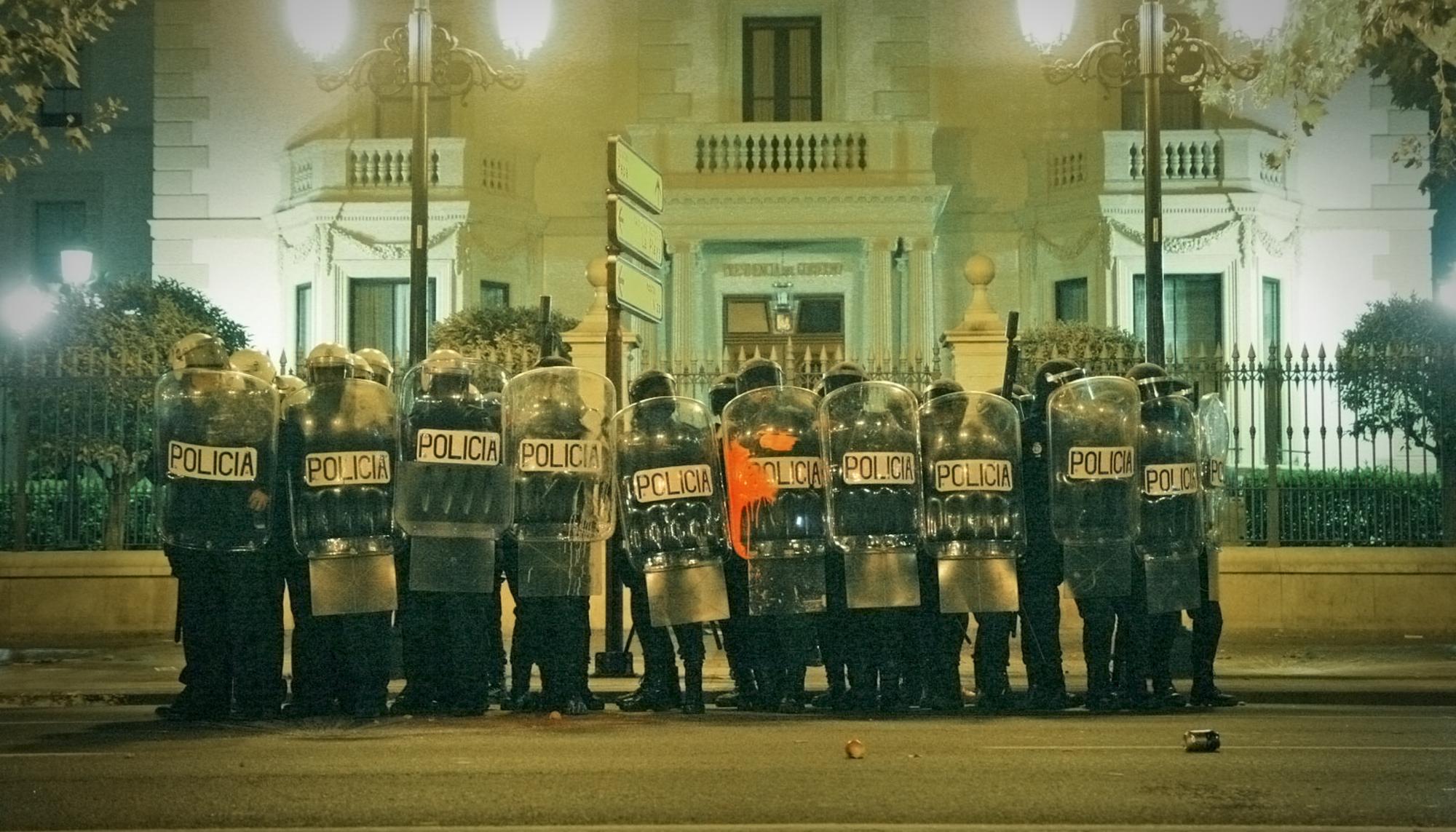 14N - Policia Antidisturbio frente al Palacete. Logroño