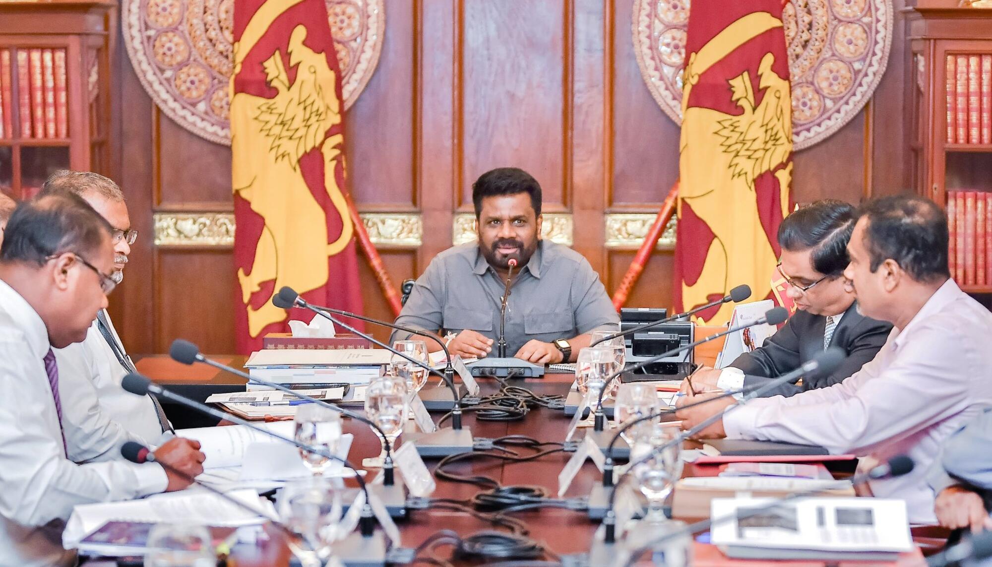 El presidente de Sri Lanka, Anura Kumara Dissanayake, preside la reunión del Gabinete de Gobierno el 9 de octubre.