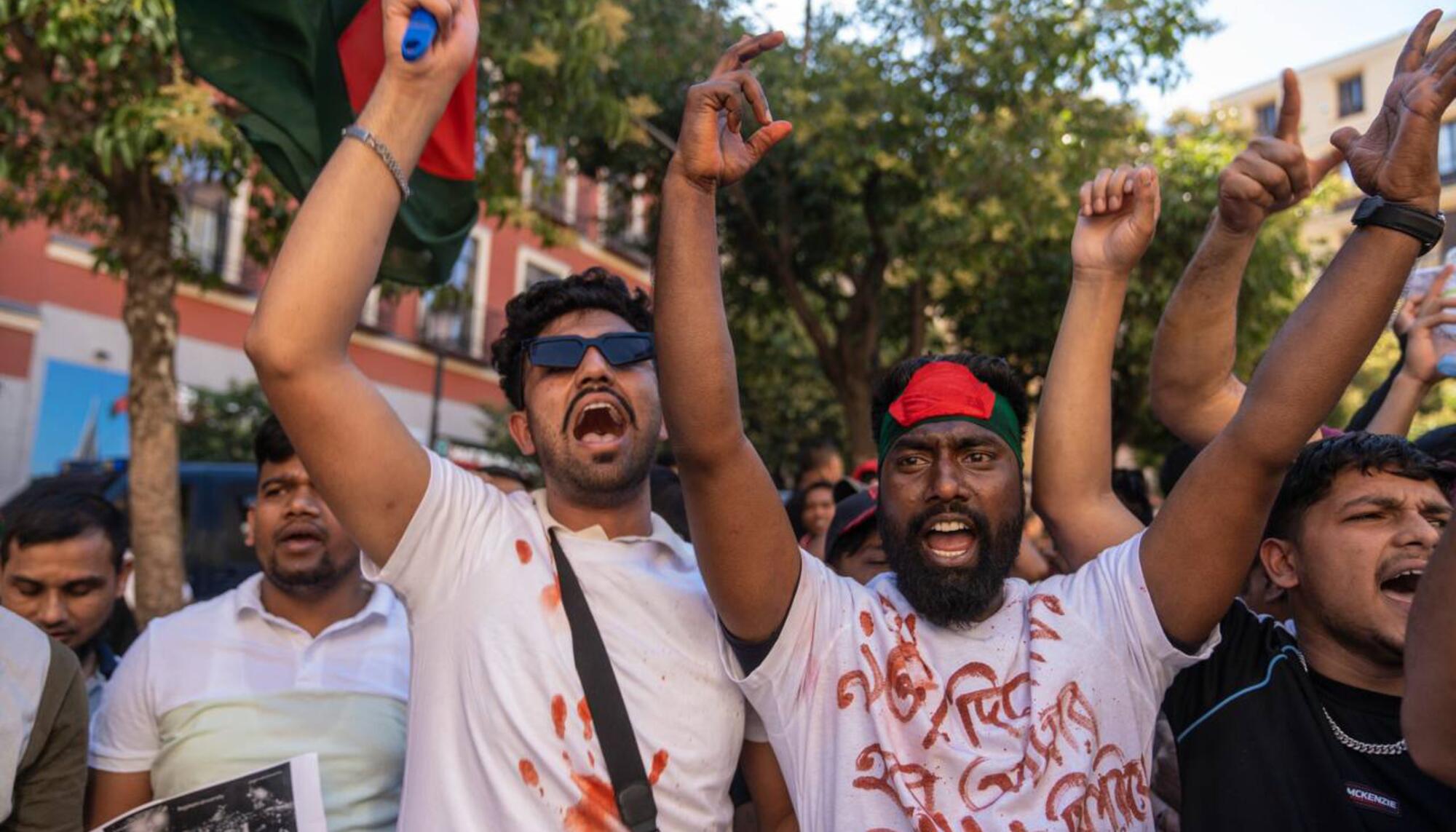 Manifestación en Madrid de apoyo a los jóvenes movilizados contra el gobierno de Hasina.