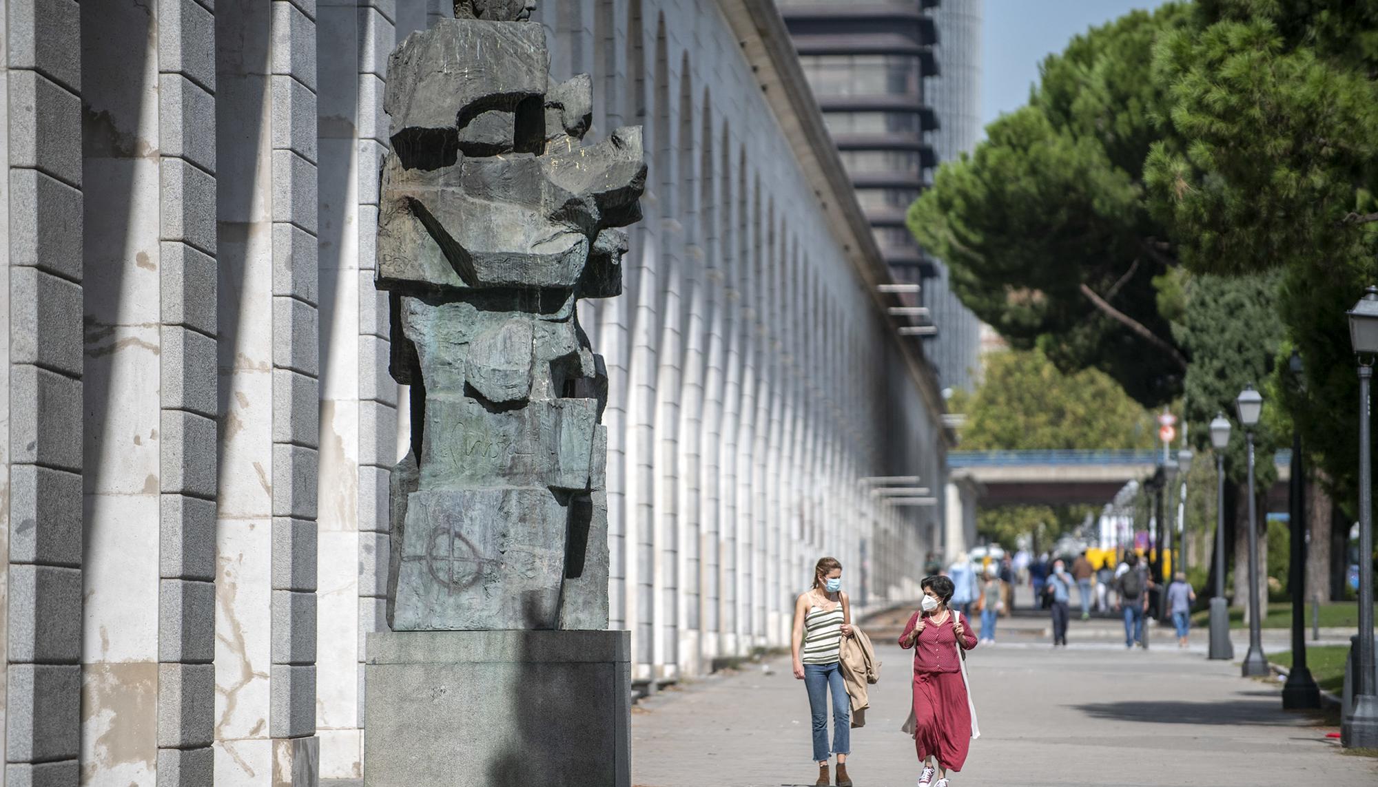 Estatuas de Indalecio Prieto y Largo Caballero en Madrid - 3