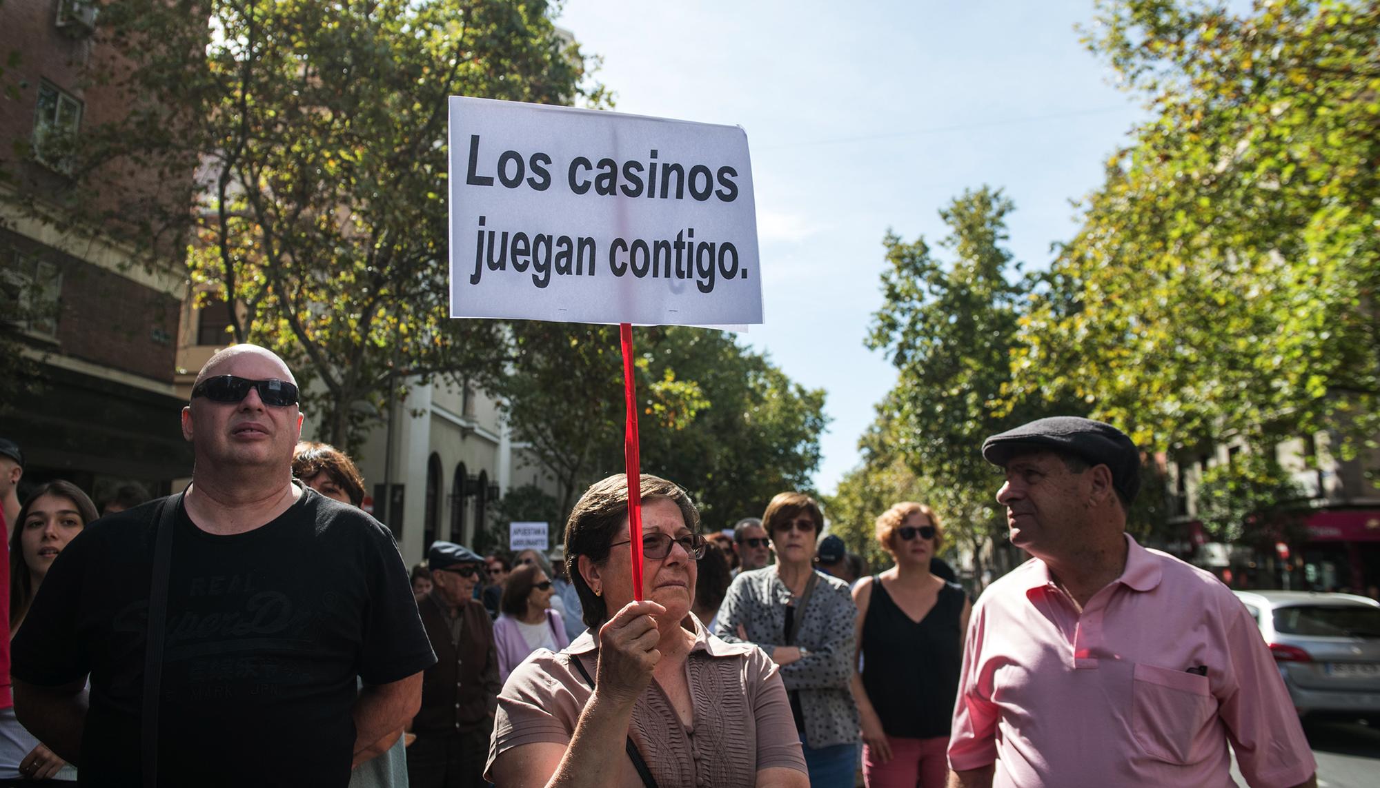 Manifestación contra las casa de apuestas en el barrio de Teután, Madrid. 2
