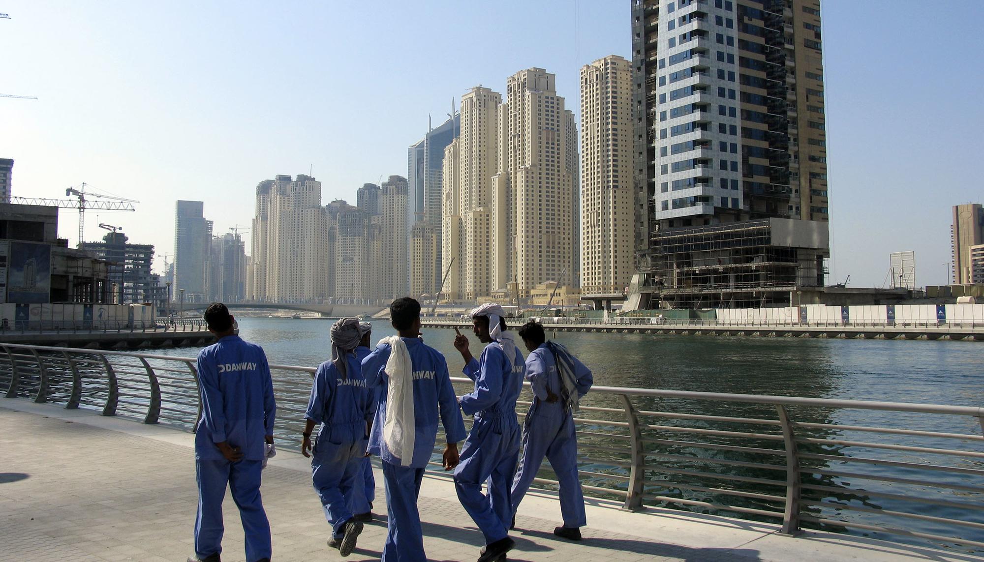 Trabajadores migrantes en Dubai