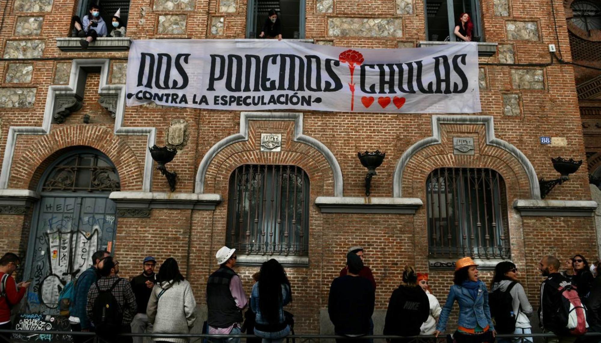 Pancarta en el centro social de Las Recogidas, en el centro de Madrid. 