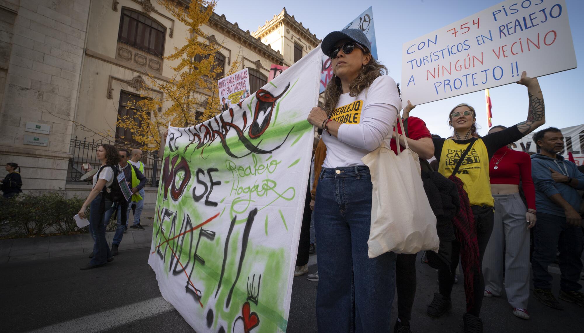 Manifestación contra el negocio especulativo de la vivienda - 6