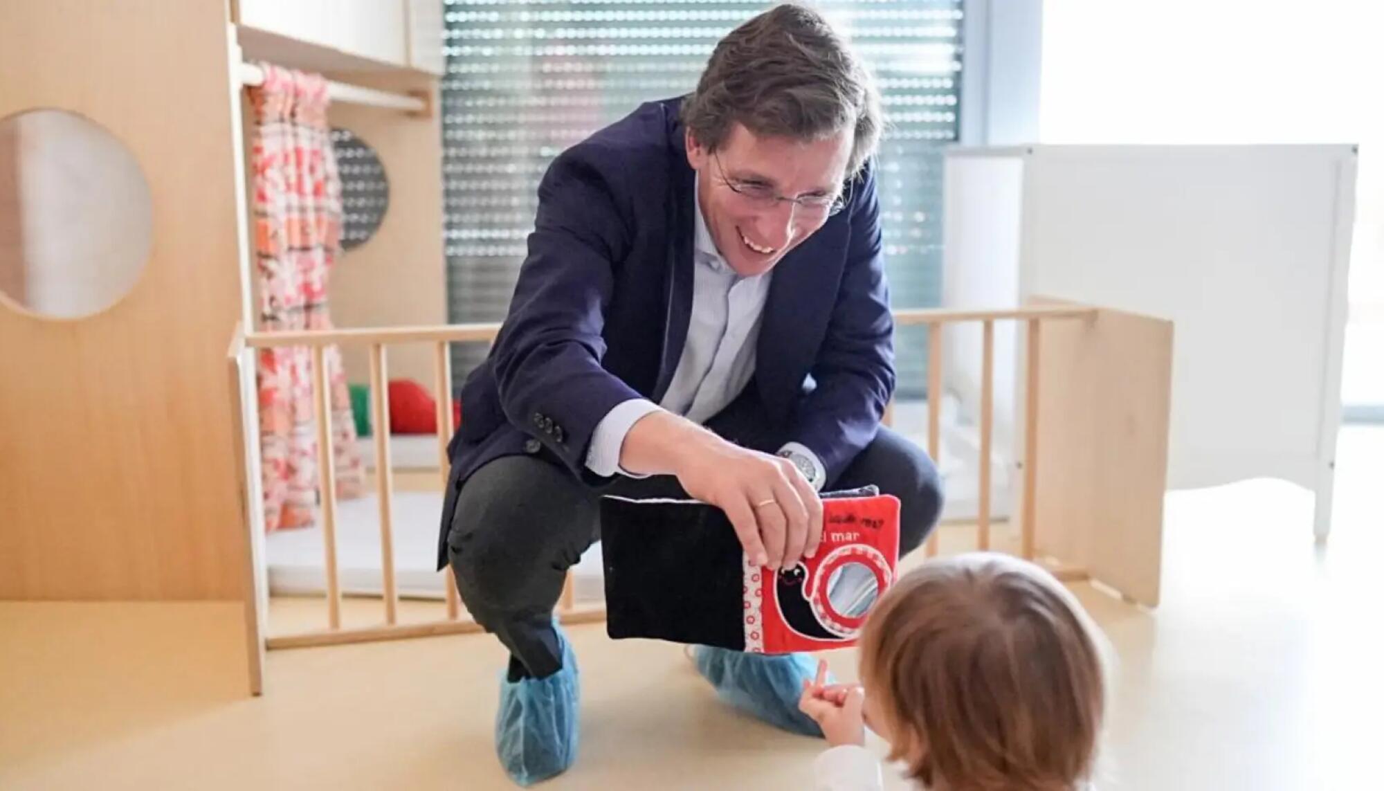 Almeida en una escuela Infantil