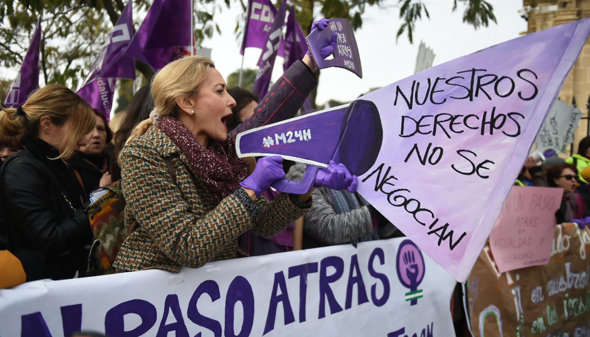 Concentracion feminista del Parlamento andaluz