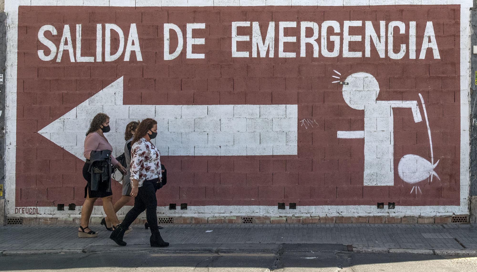 Grafiti contra la gentrificación en Málaga, realizado por el muralista Dreucol