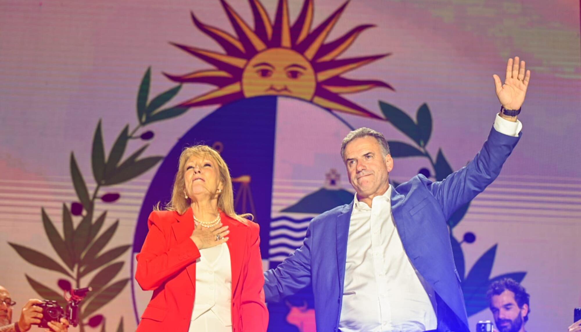 Yamandú Orsi y Carolina Cosse, elegidos presidente y vicepresidente de Uruguay este 24 de noviembre.