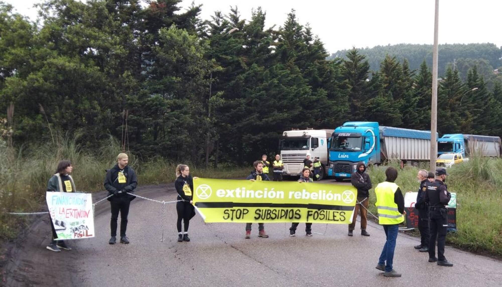 Acción de Rebelión o Extinción en la fábrica de acero de Arcelor-Mittal en Gijón. Foto: XR