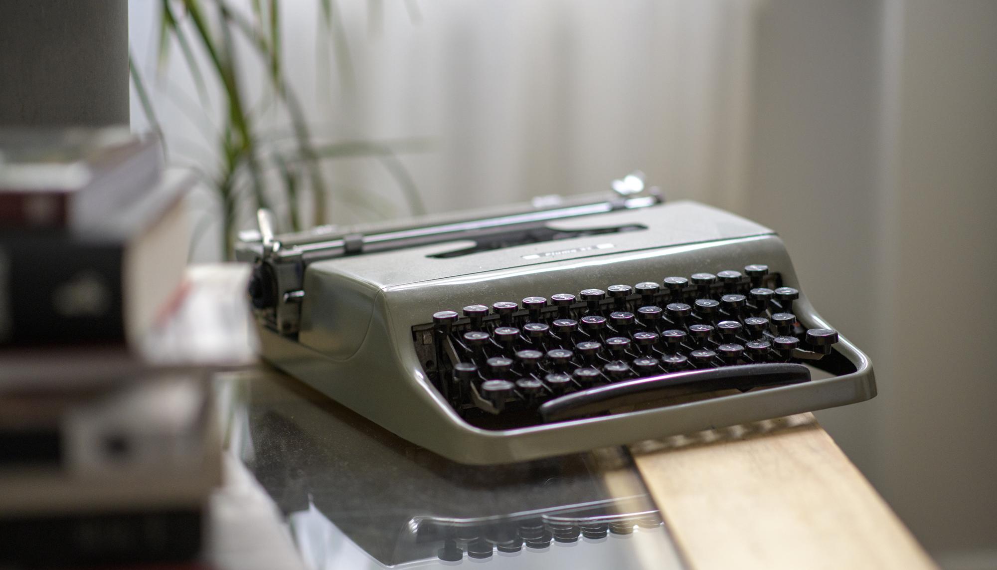 Máquina de escribir Hispano Olivetti