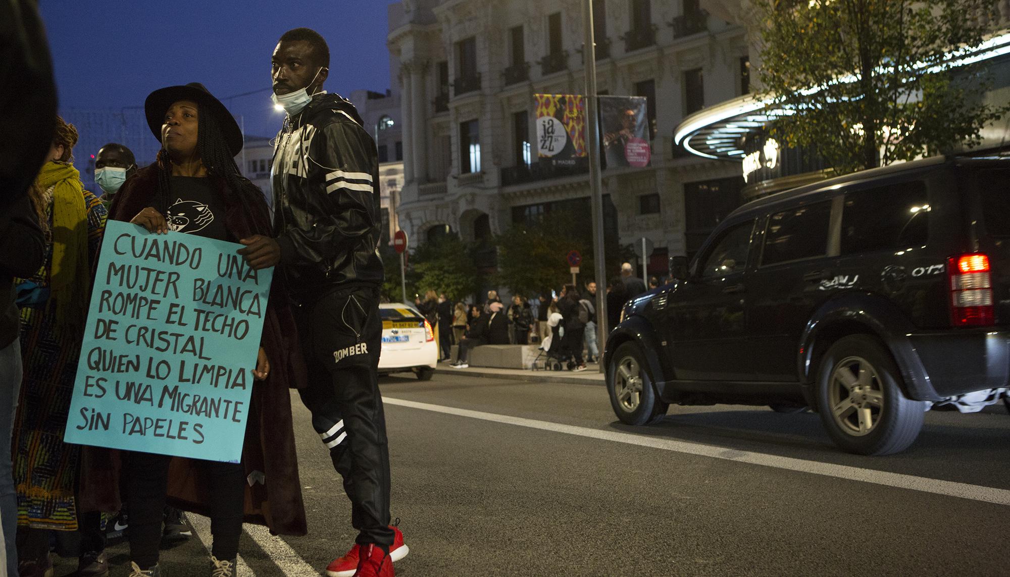 Manifestación antirracista en Madrid: Contra la violencia racista y los delitos de odio - 11