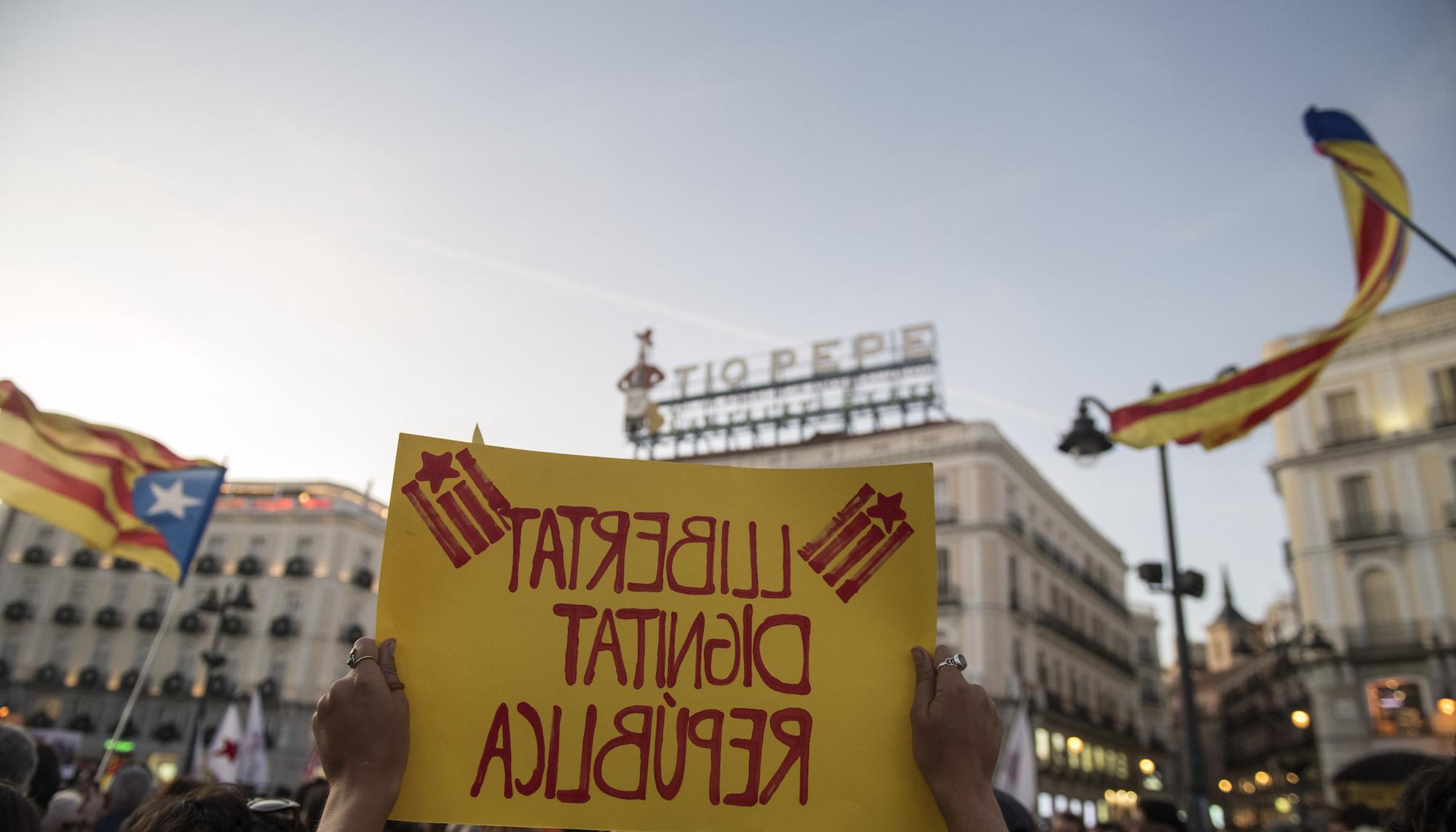Concentración en la Puerta del Sol de Madrid en apoyo al pueblo catalán - 3