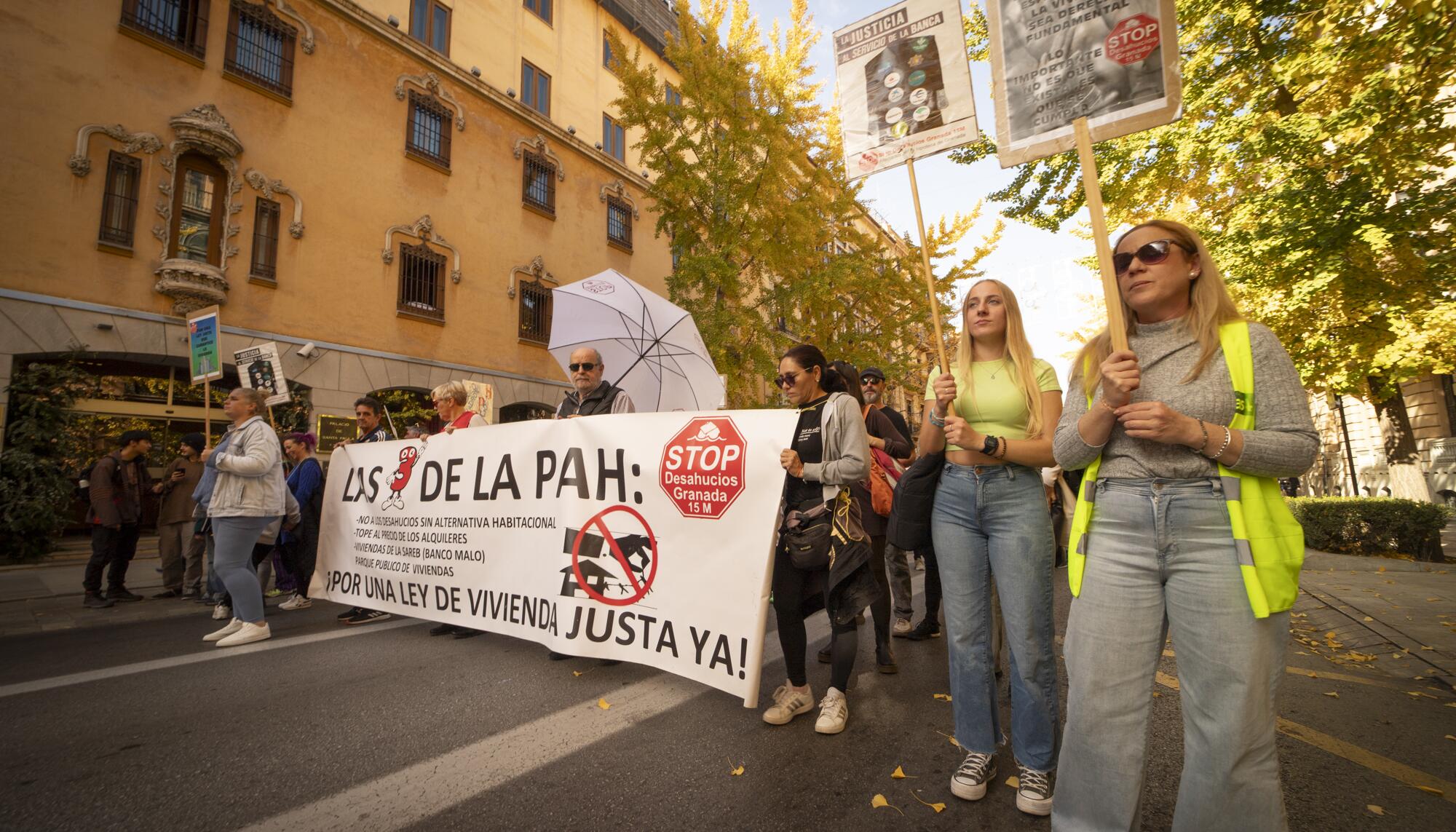 Manifestación contra el negocio especulativo de la vivienda - 11