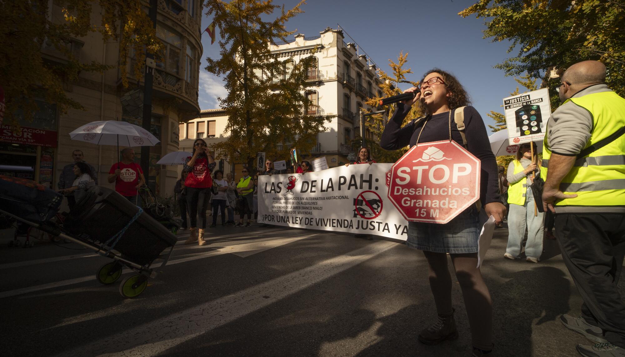 Manifestación contra el negocio especulativo de la vivienda - 8