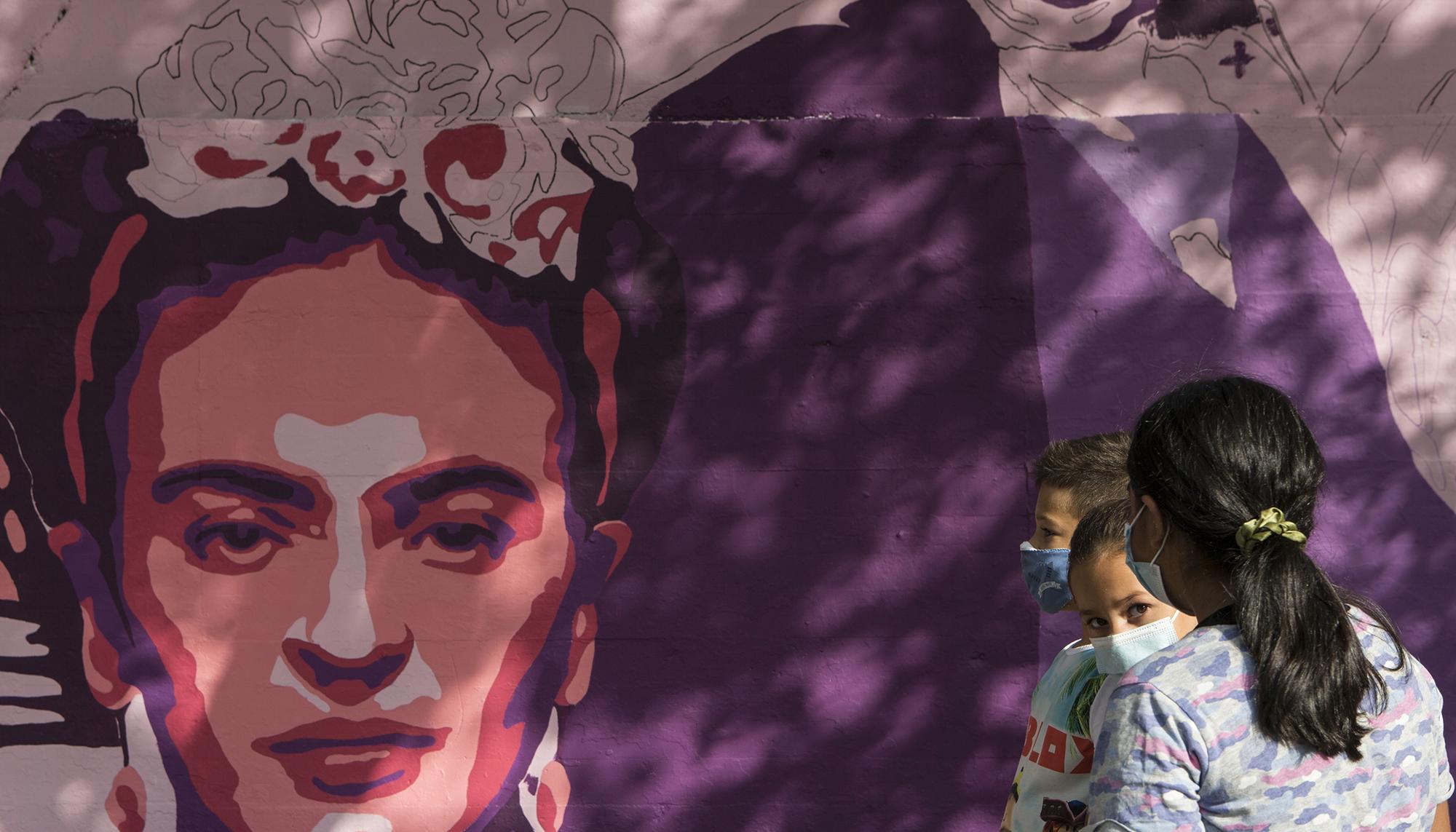 Reconstrucción del mural feminista de La Concepción en Ciudad Lineal, Madrid - 4