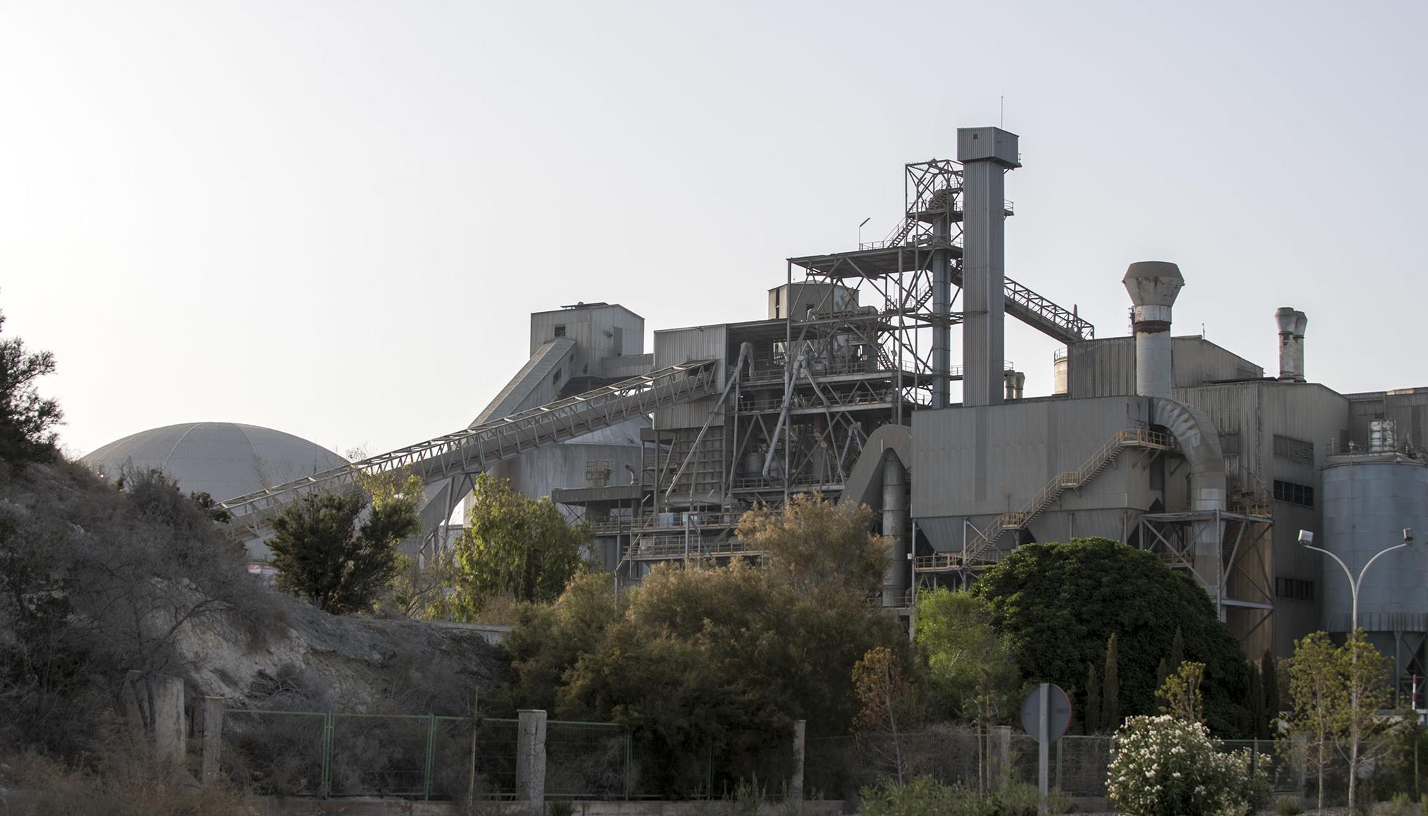 La fábrica cementera de la multinacional Lafarge Holcim en Carboneras