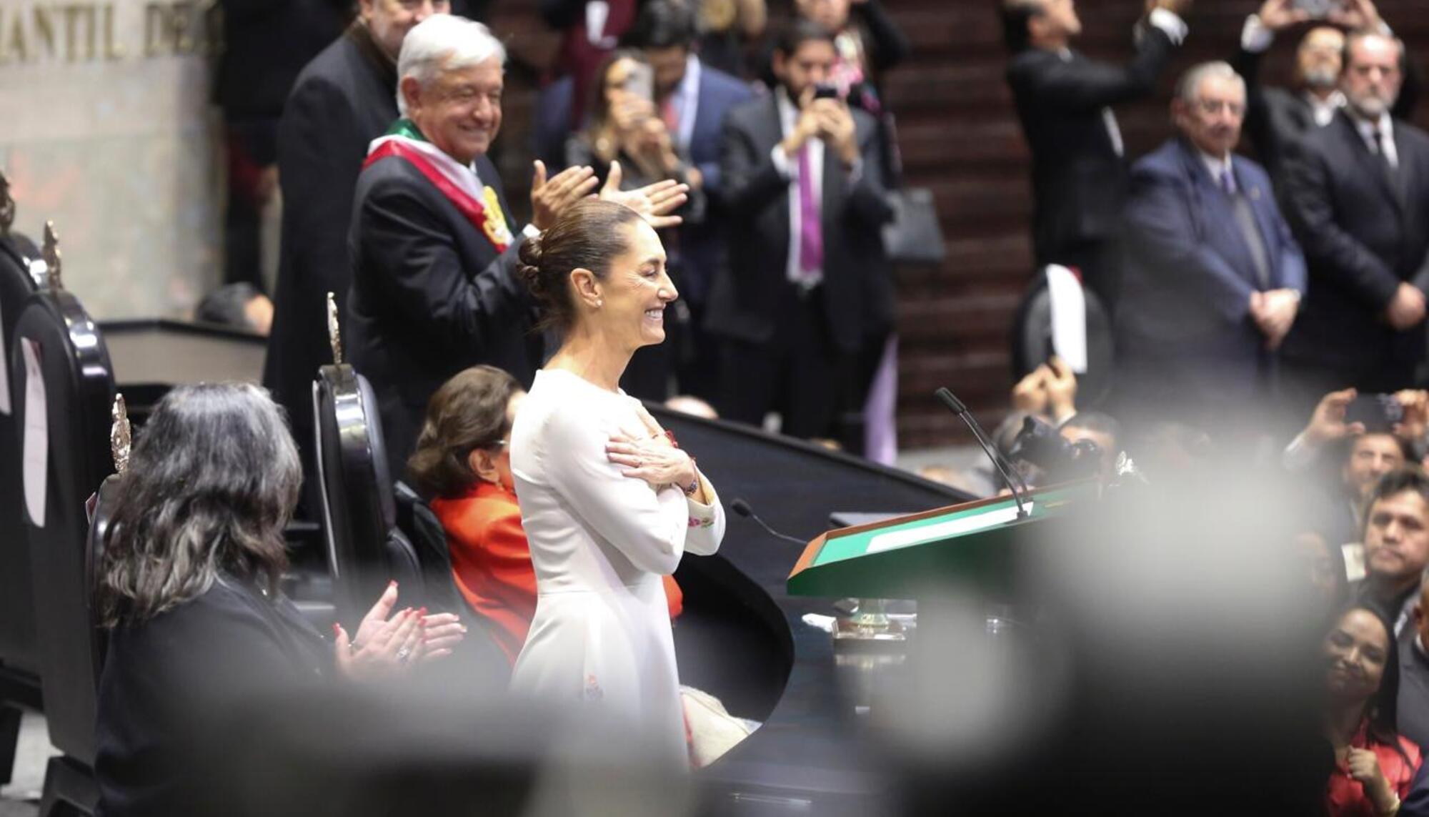 Toma de protesta de la nueva presidenta de México, Claudia Sheinbaum. De fondo, Andrés Manuel López Obrador. Foto: Presidencia de México