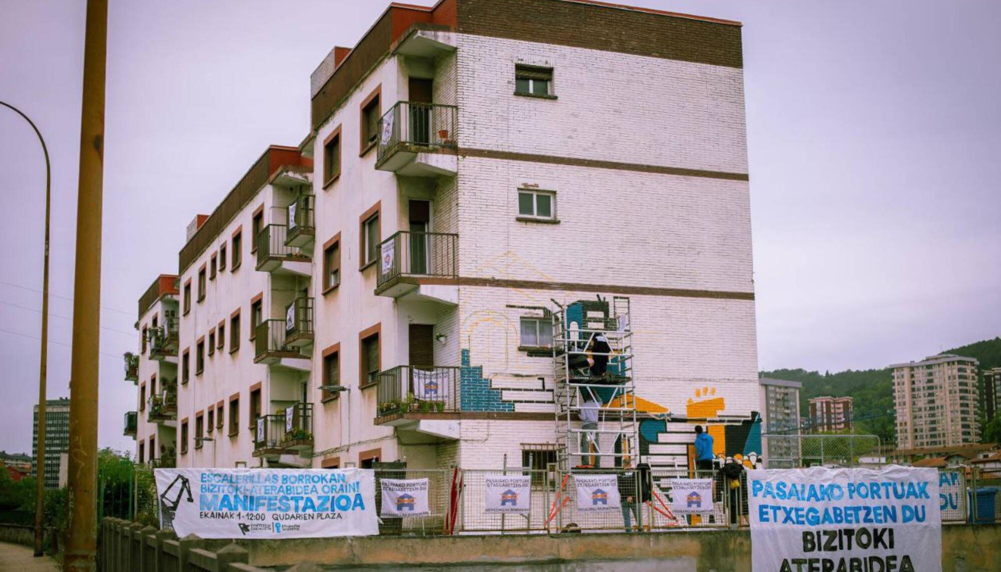 Protesta contra el desahucio en Escalerillas, Pasaia