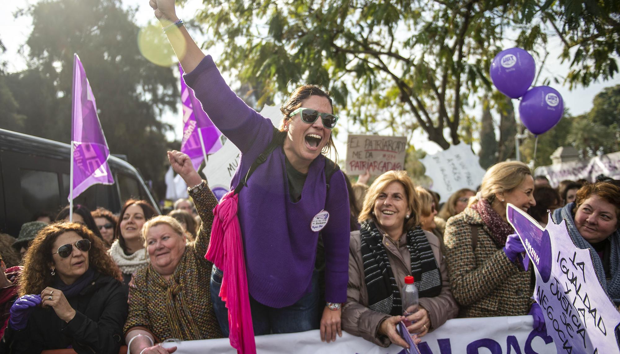 Concentración feminista contra Vox frente al Parlamento Andaluz