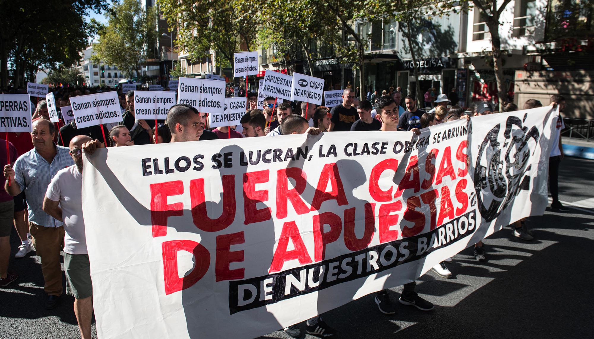 Manifestacion contra las casa de apuestas en el barrio de Tetuan, Madrid 1