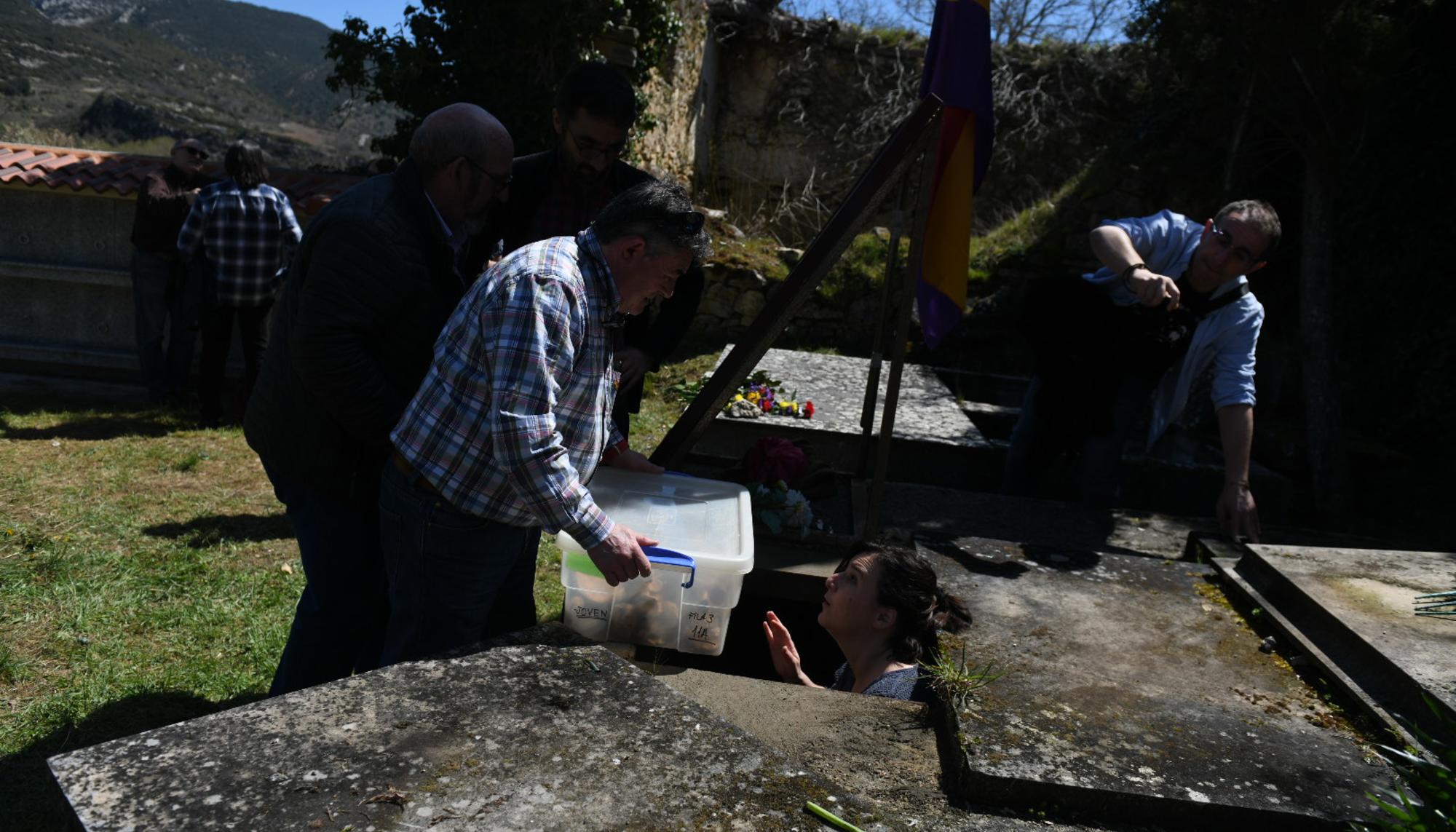 Entrega de restos identificados de un represaliado por el franquismo en Valdenoceda (Burgos)