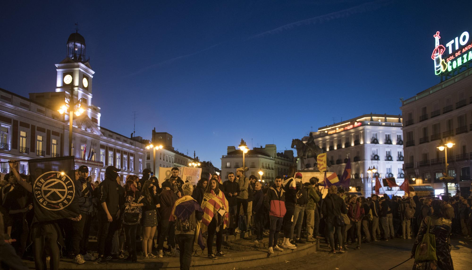 Concentración en la Puerta del Sol de Madrid en apoyo al pueblo catalán - 11