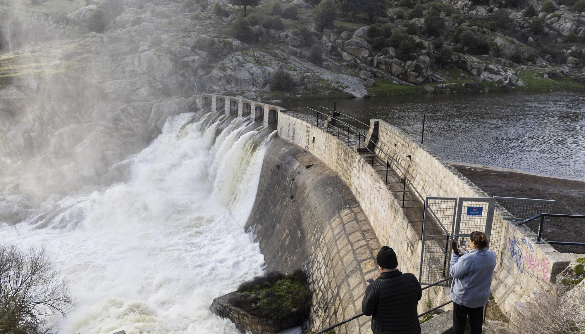 Rio Manzanares Presa del Grajal crecida