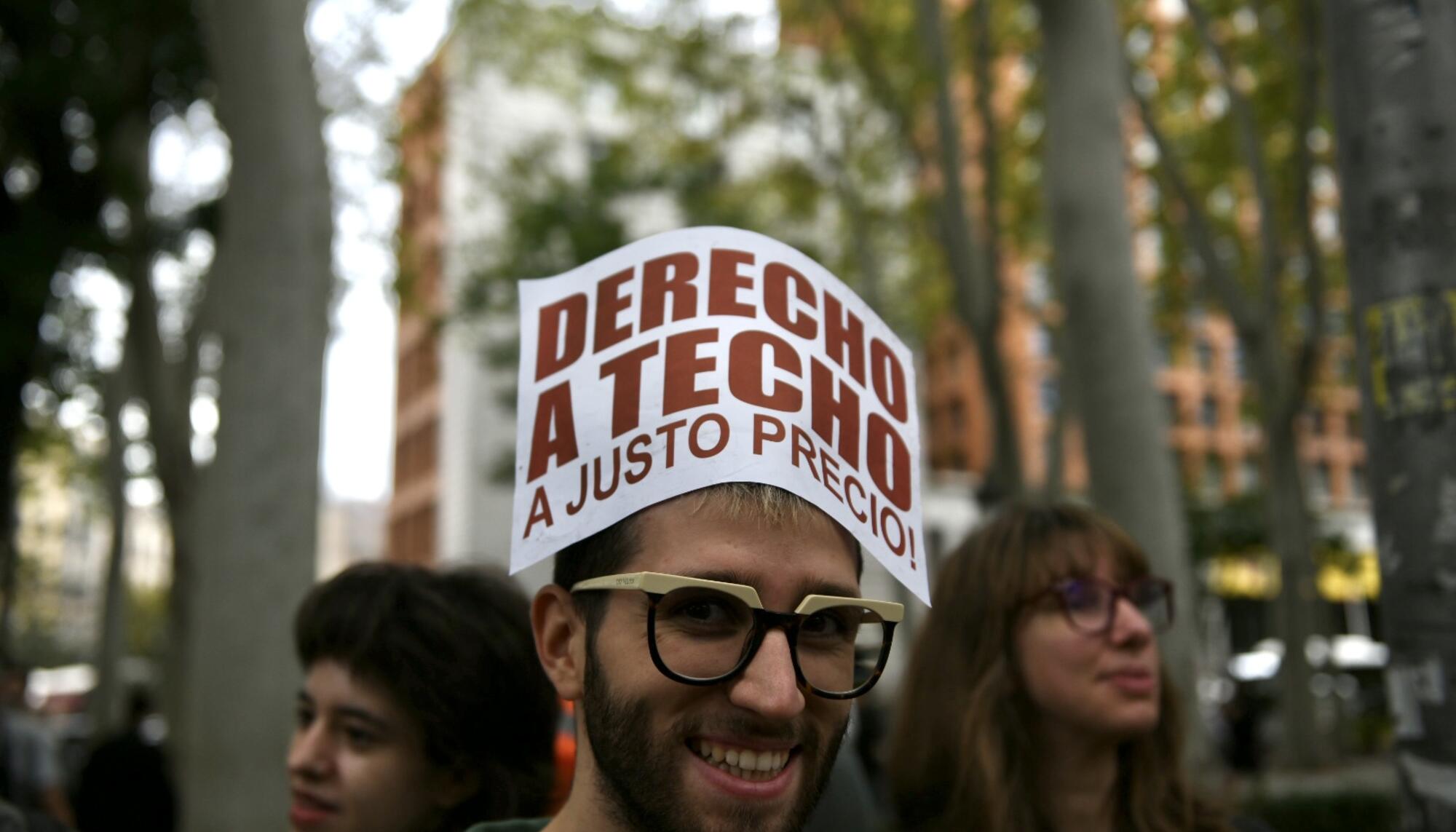 Decenas de miles de personas tomaron Madrid el 13 de octubre de 2024 para protestar por la falta de medidas para contener los precios del alquiler. - 3