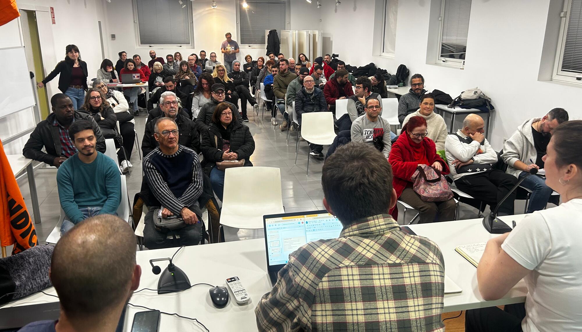 Asamblea de promociones de vivienda protegida en Catalunya deciden ir a la huelga.