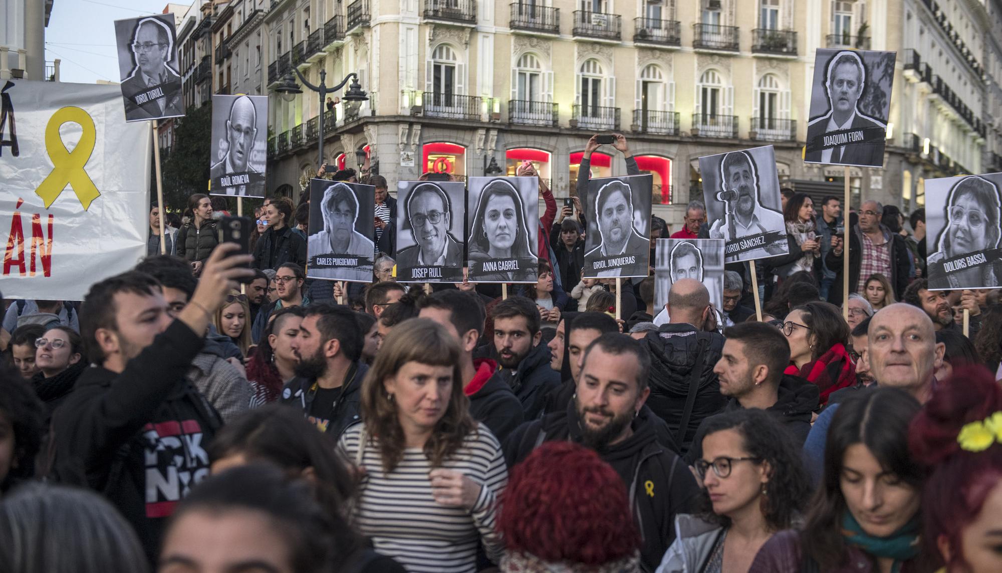 Concentración en la Puerta del Sol de Madrid en apoyo al pueblo catalán - 2