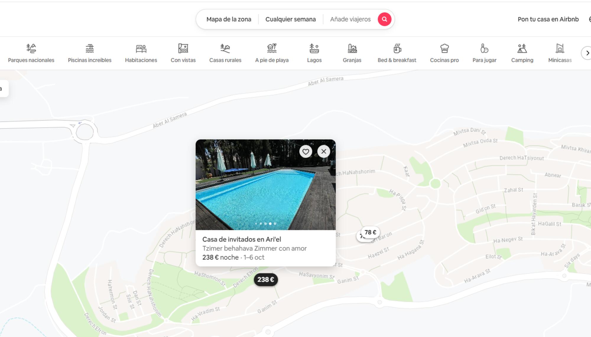 Casa con piscina en AirBnb en la colonia ilegal de Ari'el. Con 16.600 habitantes es el quinto asentamiento israelí más grande de Cisjordania